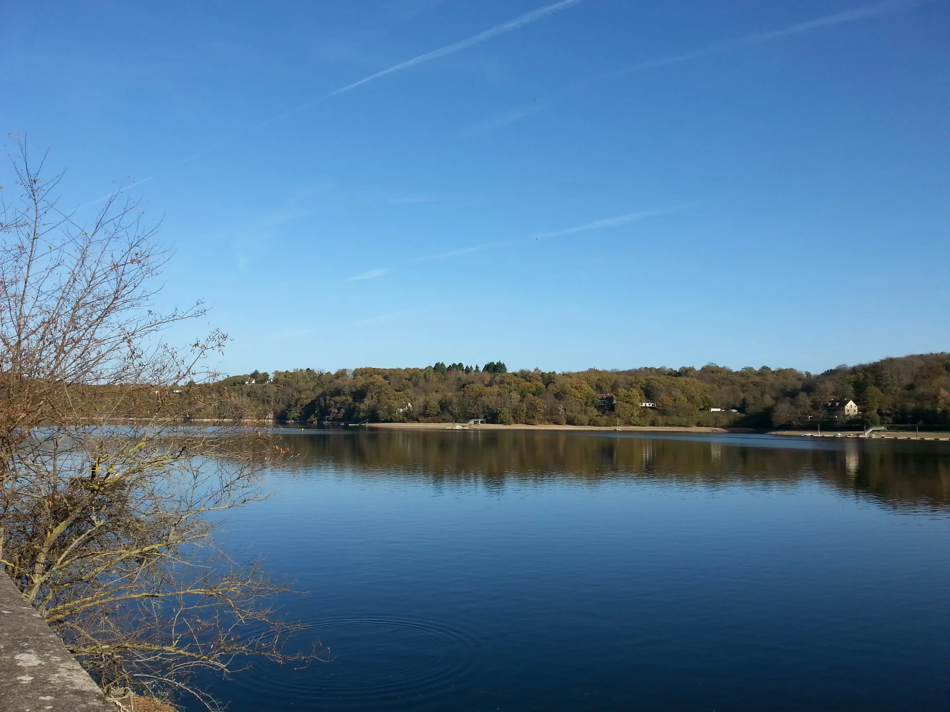 Lac d'Eguzon à Éguzon-Chantôme — À 517 m du lac