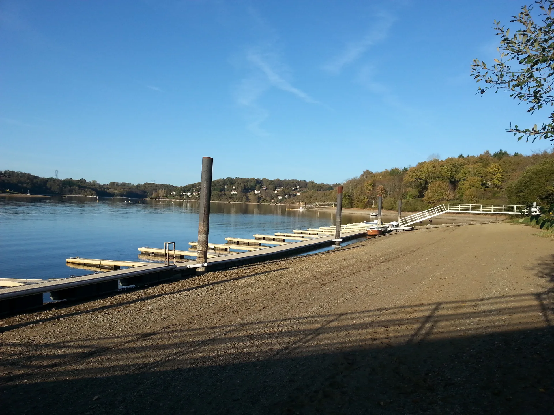 Lac d'Eguzon à Éguzon-Chantôme — À 577 m du lac