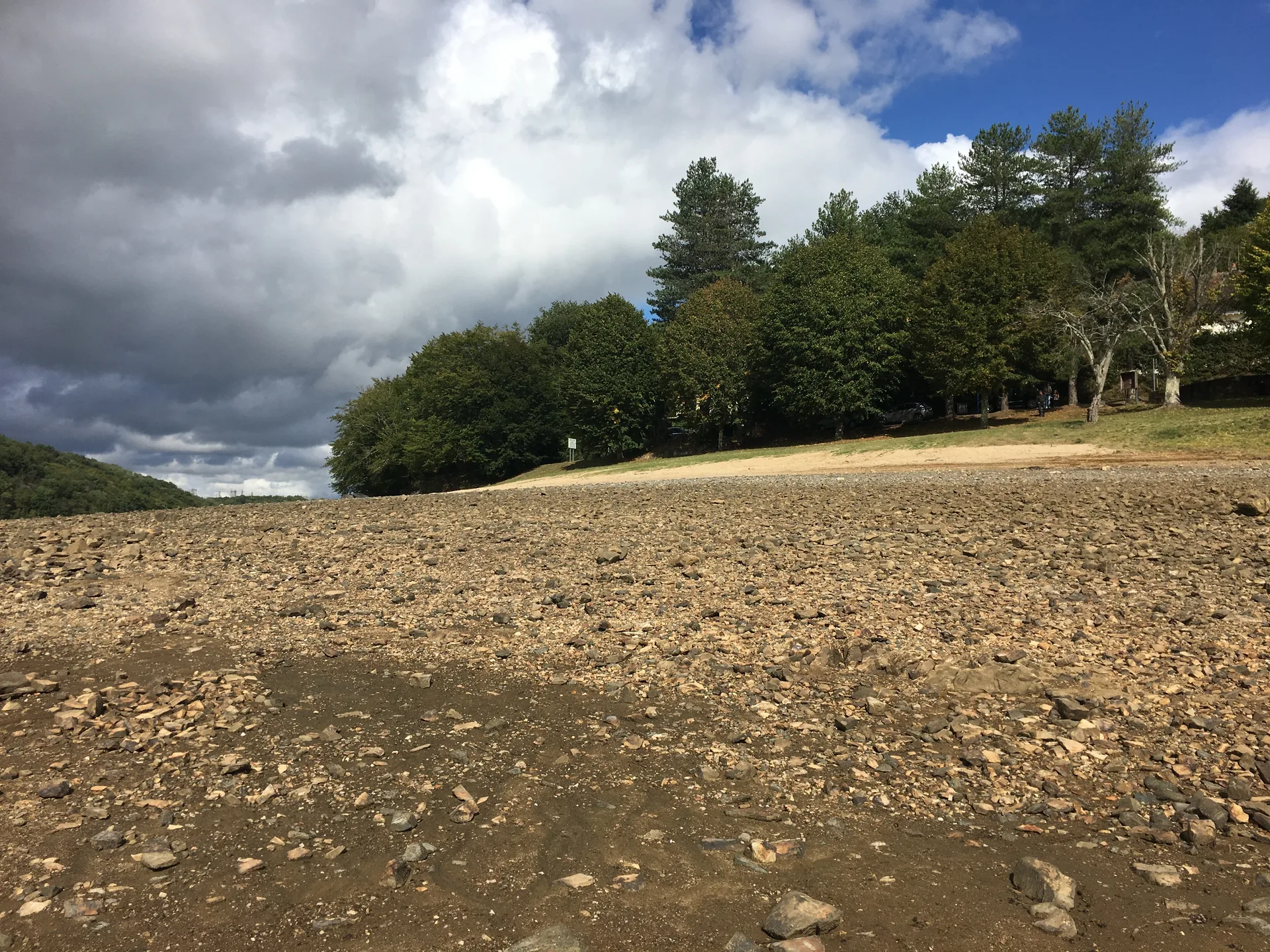 Lac d'Eguzon à Éguzon-Chantôme — À 626 m du lac