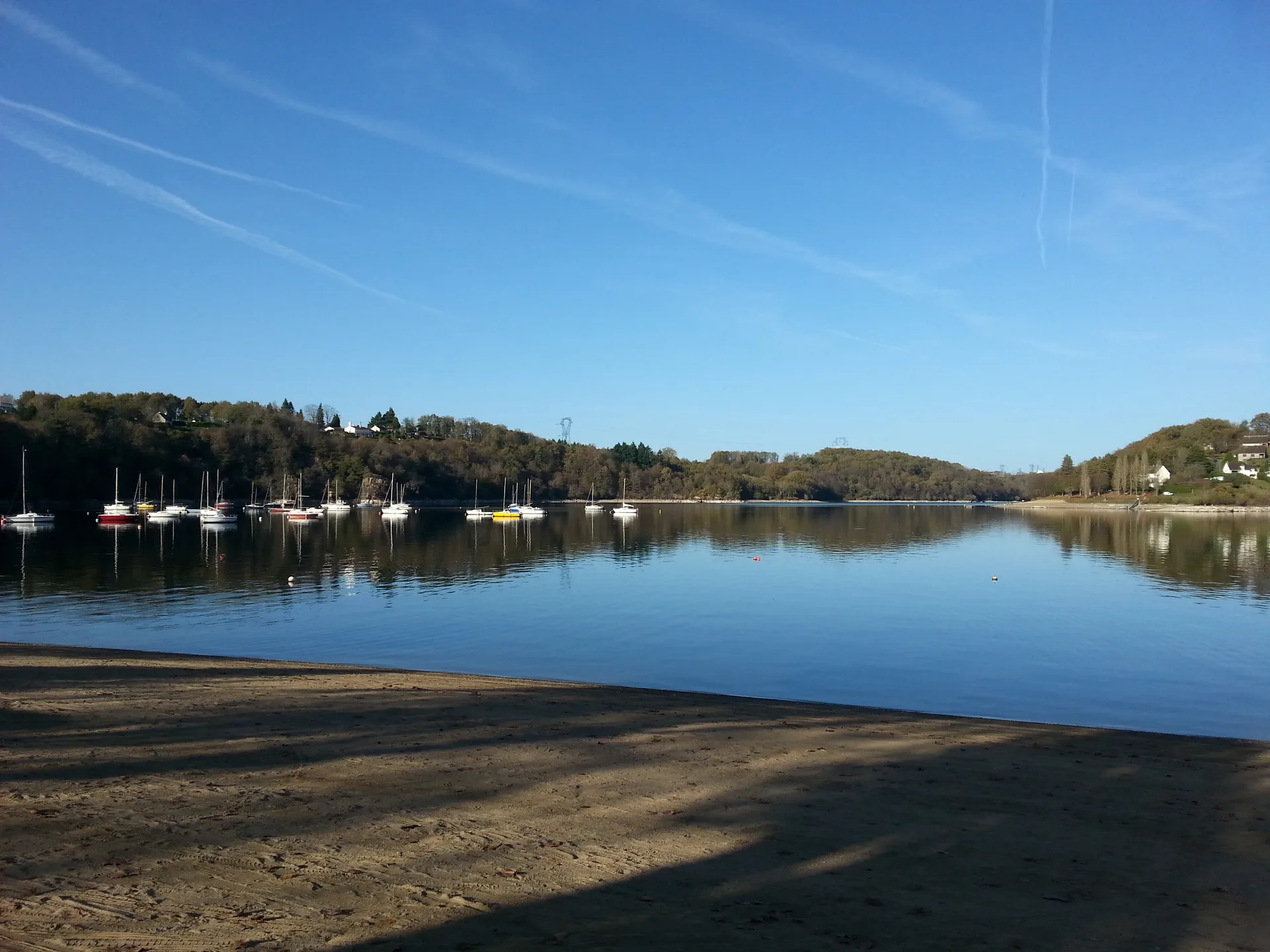 Lac d'Eguzon à Éguzon-Chantôme — Sur le lac