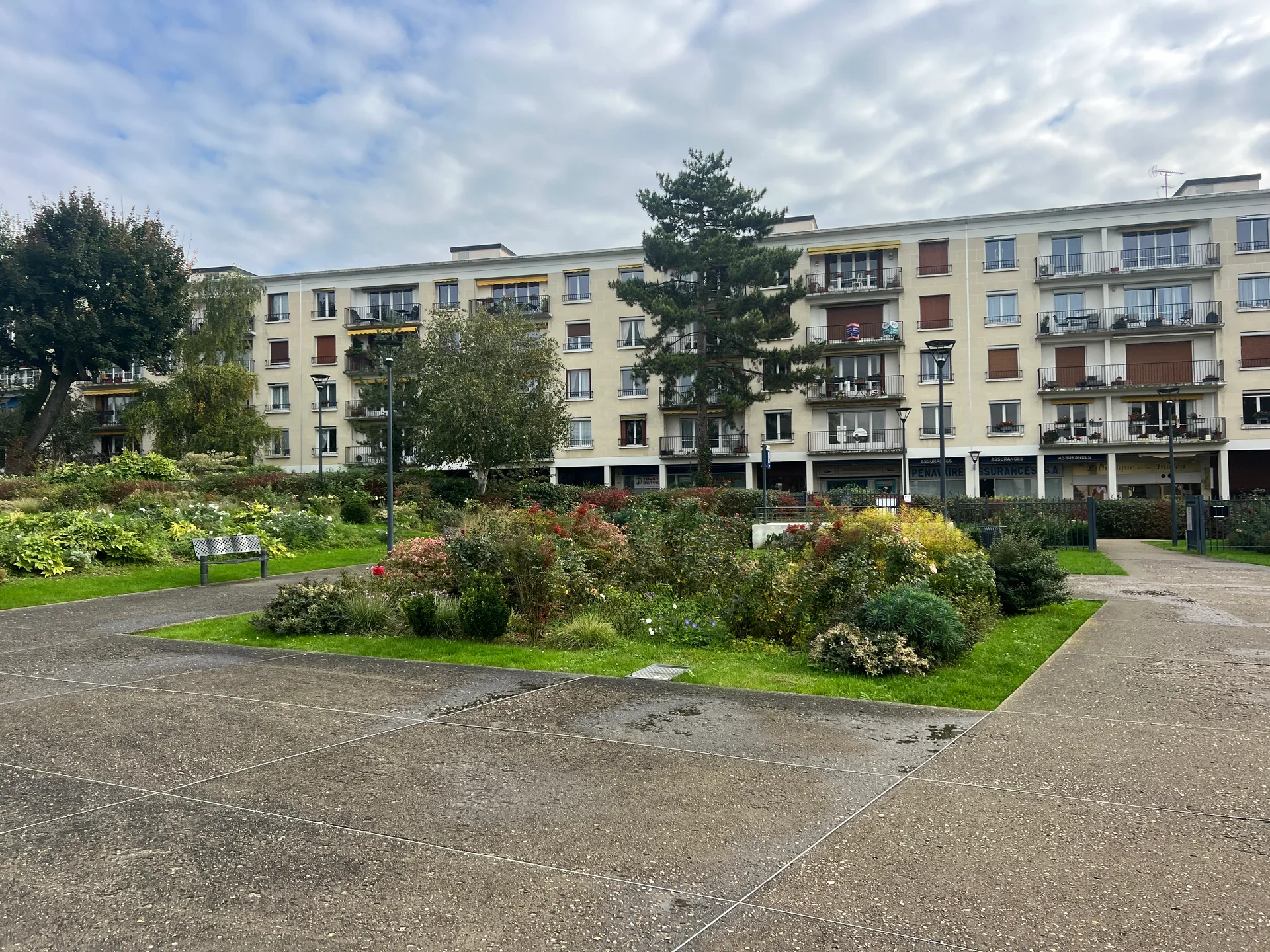 Lac d'Enghien à Enghien-les-Bains — À 315 m du lac