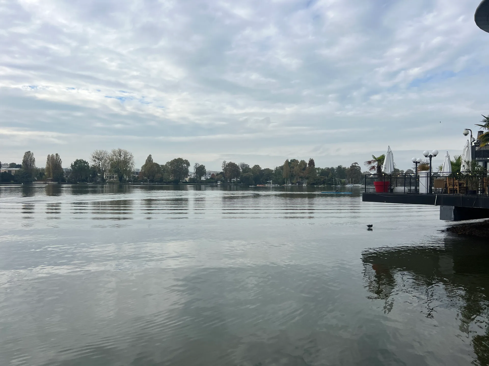 Lac d'Enghien à Enghien-les-Bains — À 322 m du lac