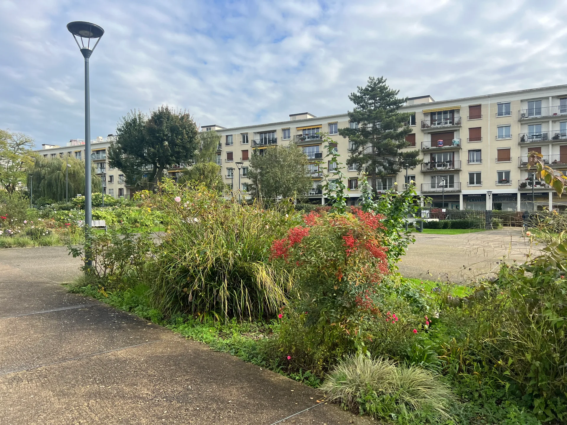 Lac d'Enghien à Enghien-les-Bains — À 305 m du lac