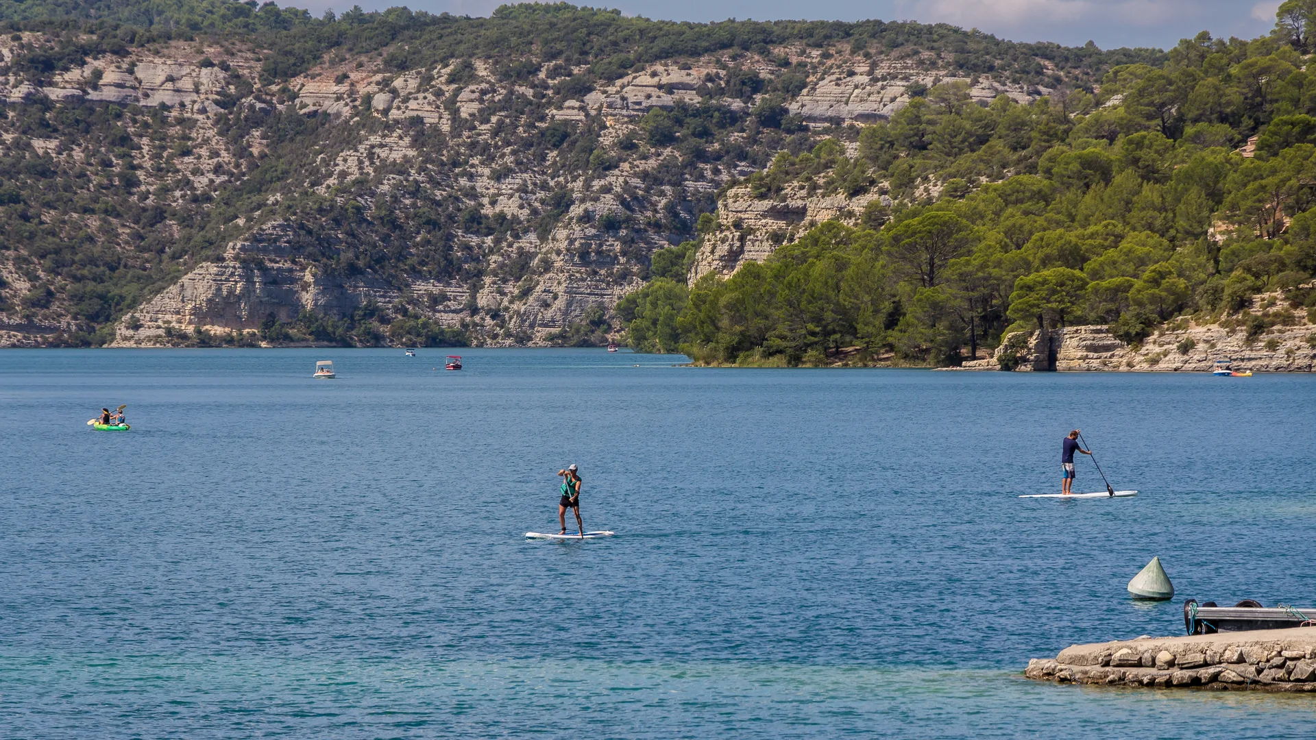 Lac d'Esparron à Esparron-de-Verdon — À 552 m du lac