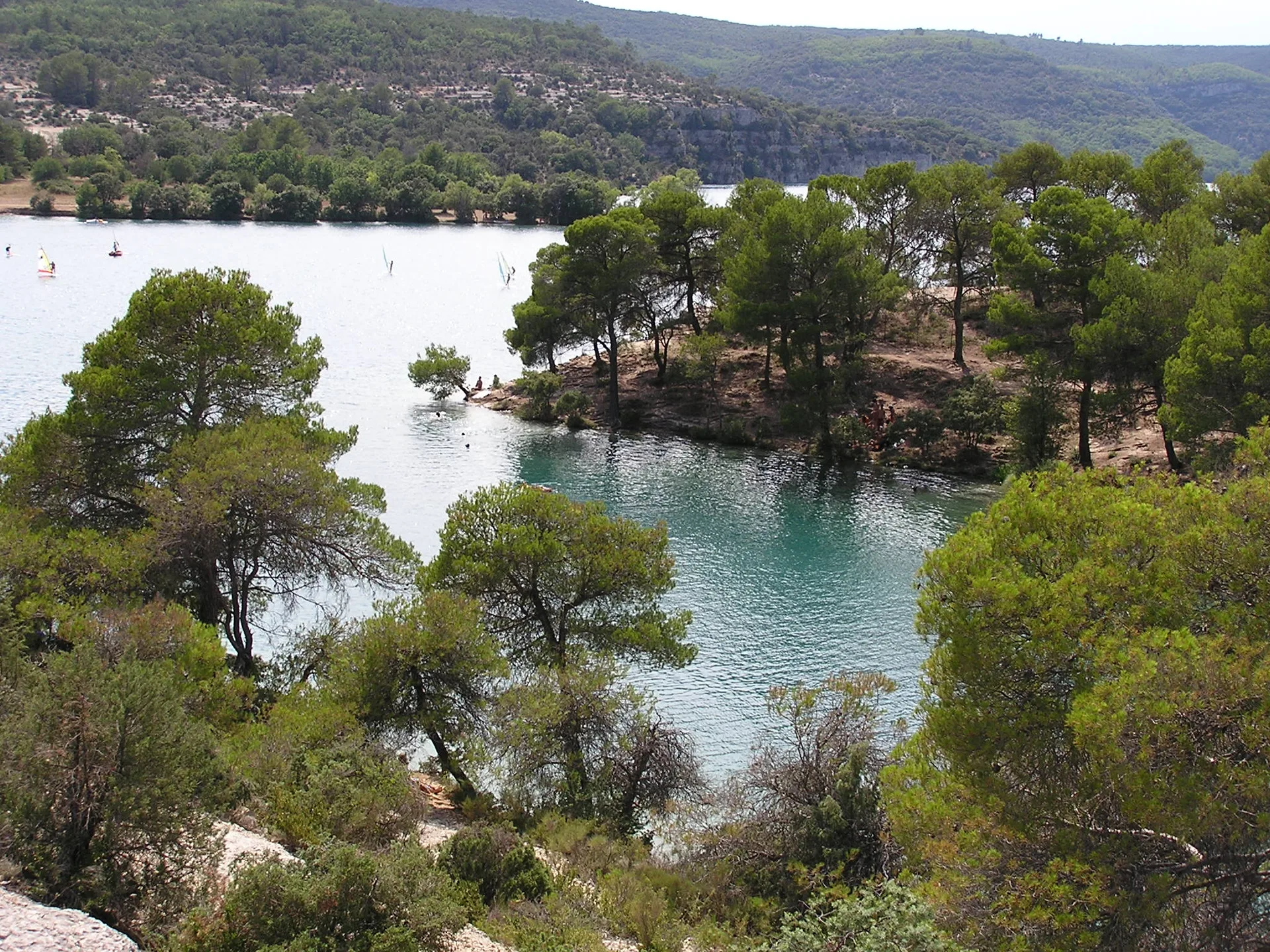 Lac d'Esparron à Esparron-de-Verdon — À 557 m du lac