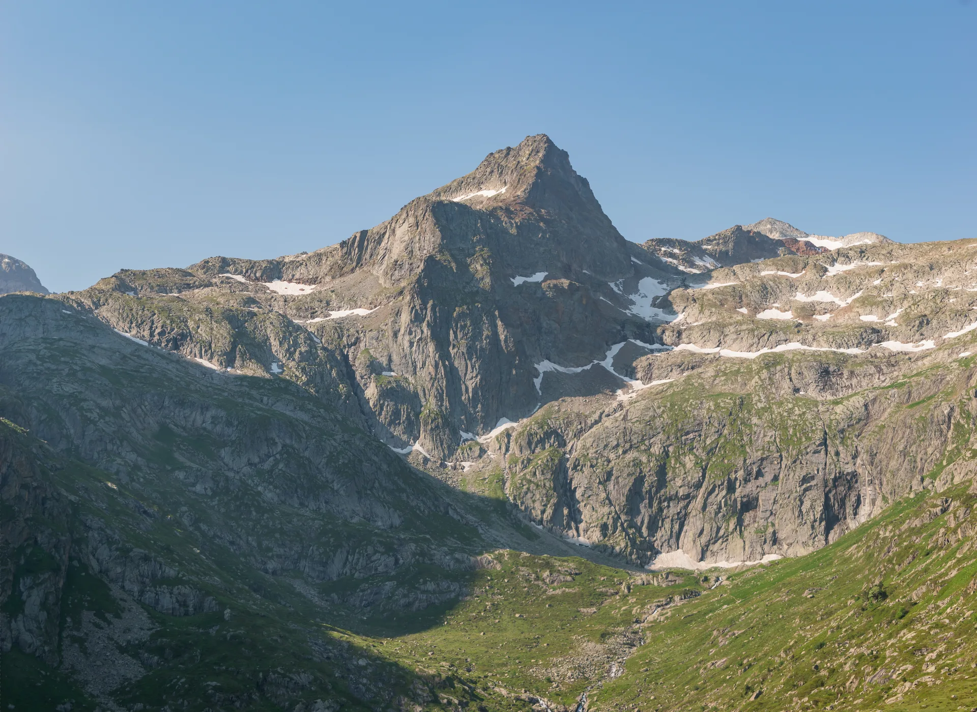Lac d'Espingo à Oô — À 324 m du lac