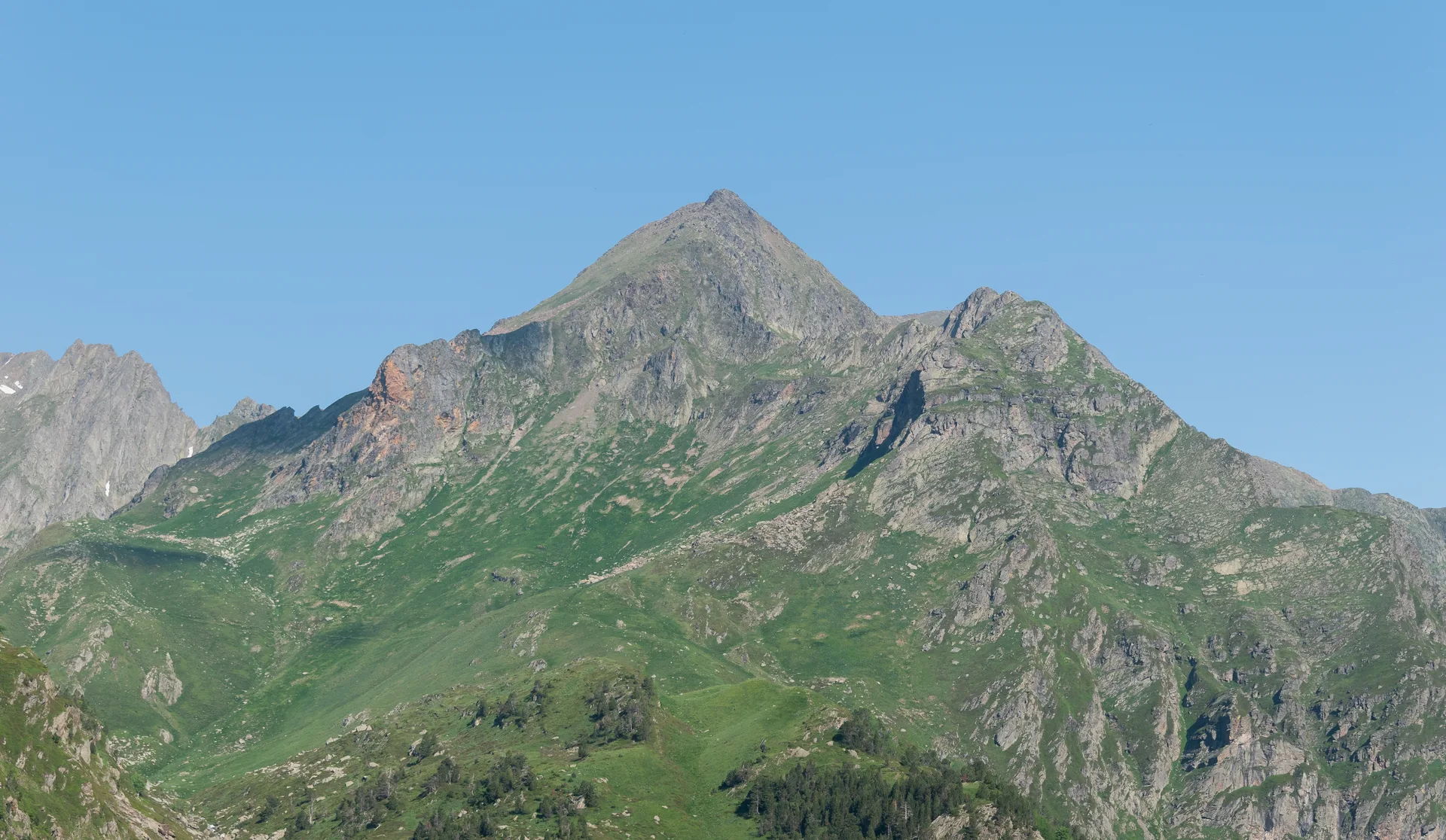 Lac d'Espingo à Oô — À 335 m du lac