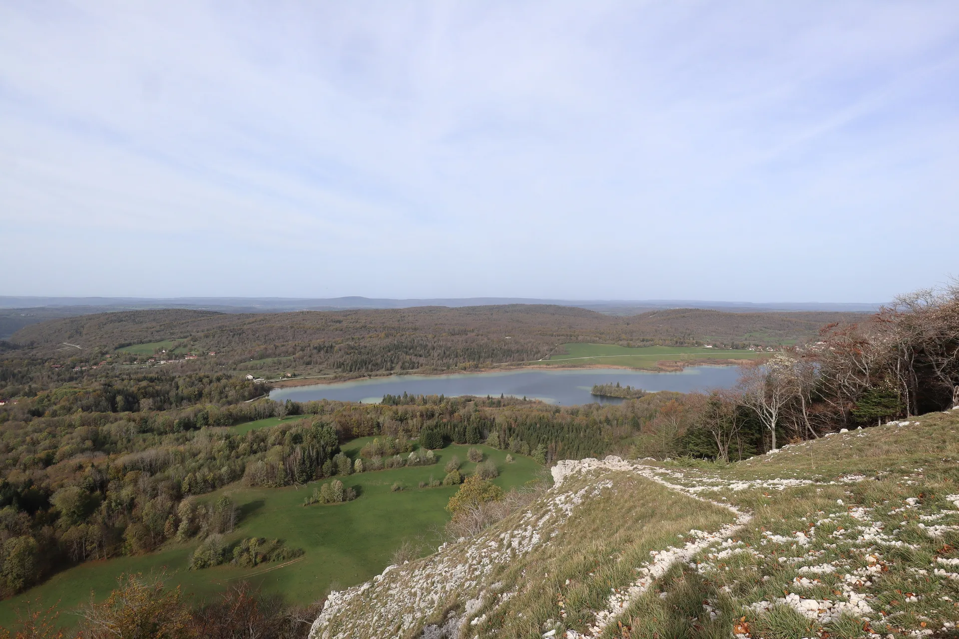Lac d'Ilay à La Chaux-du-Dombief — À 904 m du lac