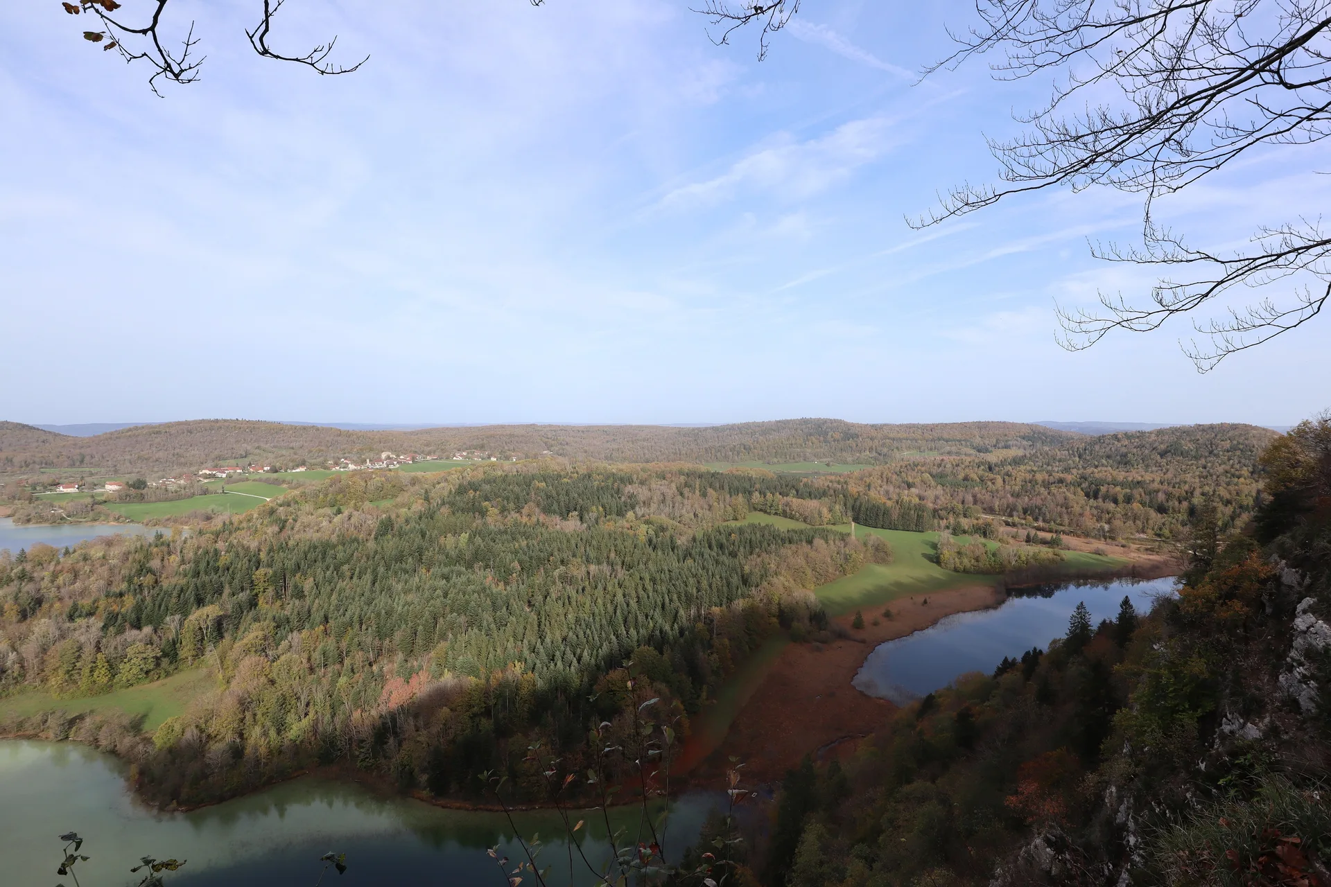 Lac d'Ilay à La Chaux-du-Dombief — À 1,0 km du lac