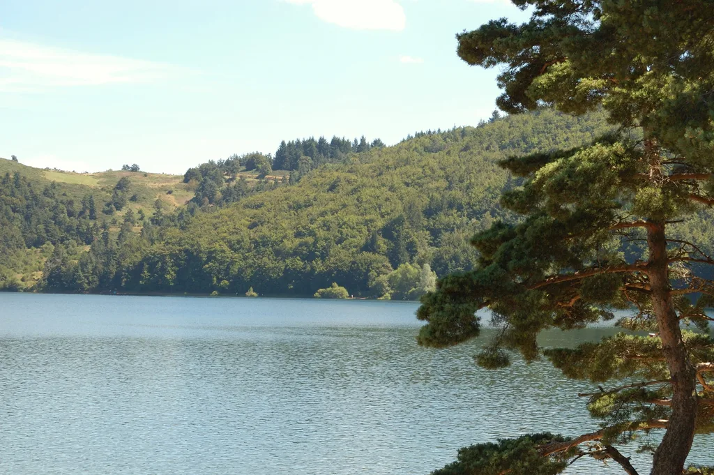 Lac d'Issarles, Le Lac-d'Issarlès