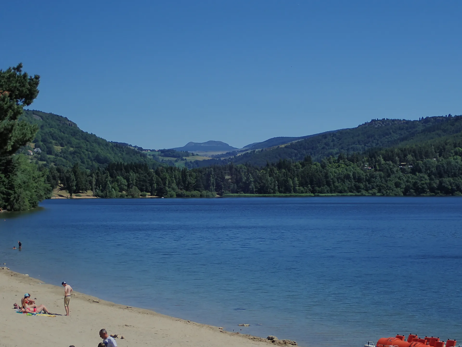 Lac d'Issarles à Le Lac-d'Issarlès — Sur le lac