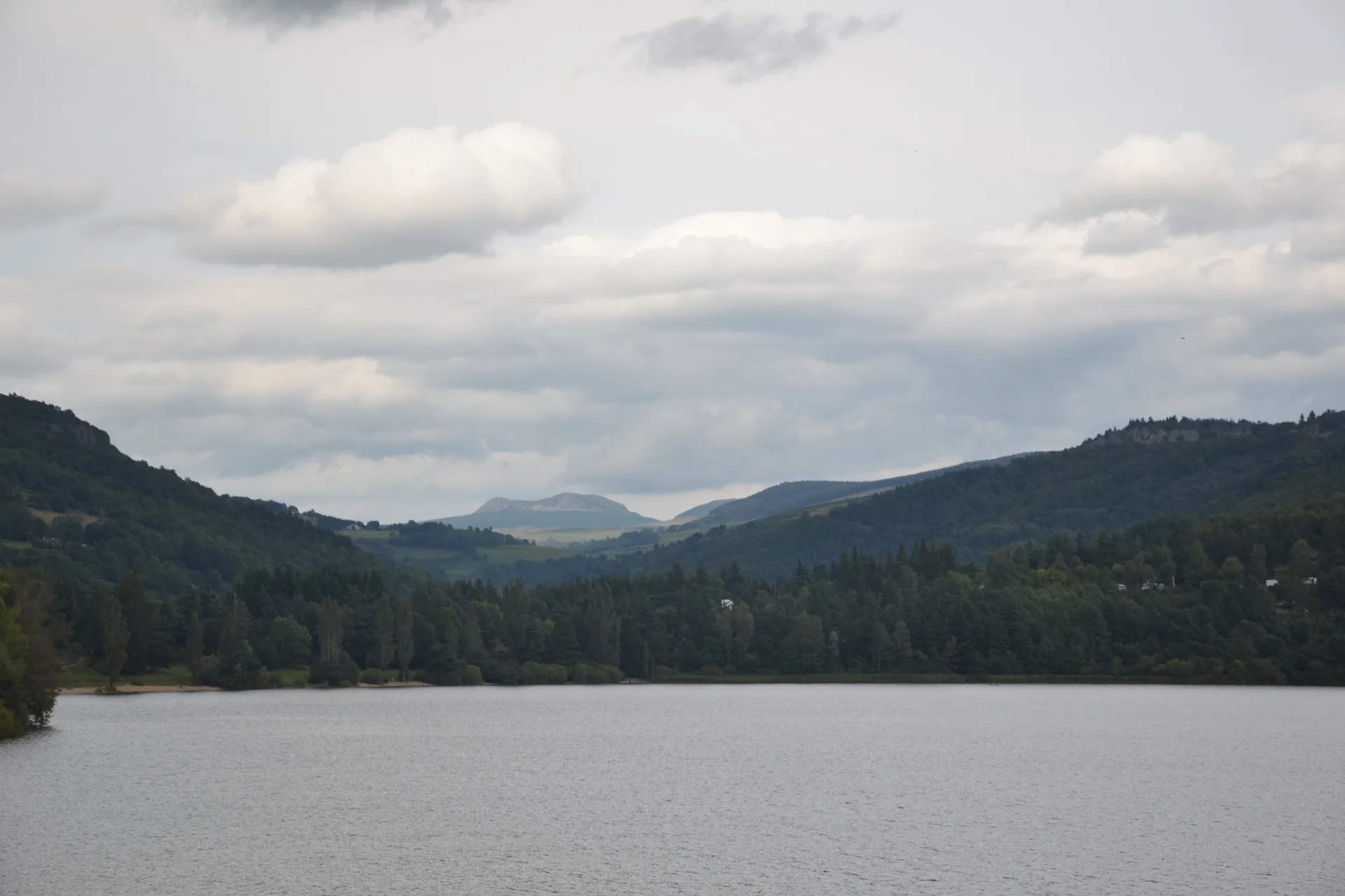 Lac d'Issarles à Le Lac-d'Issarlès — Sur le lac