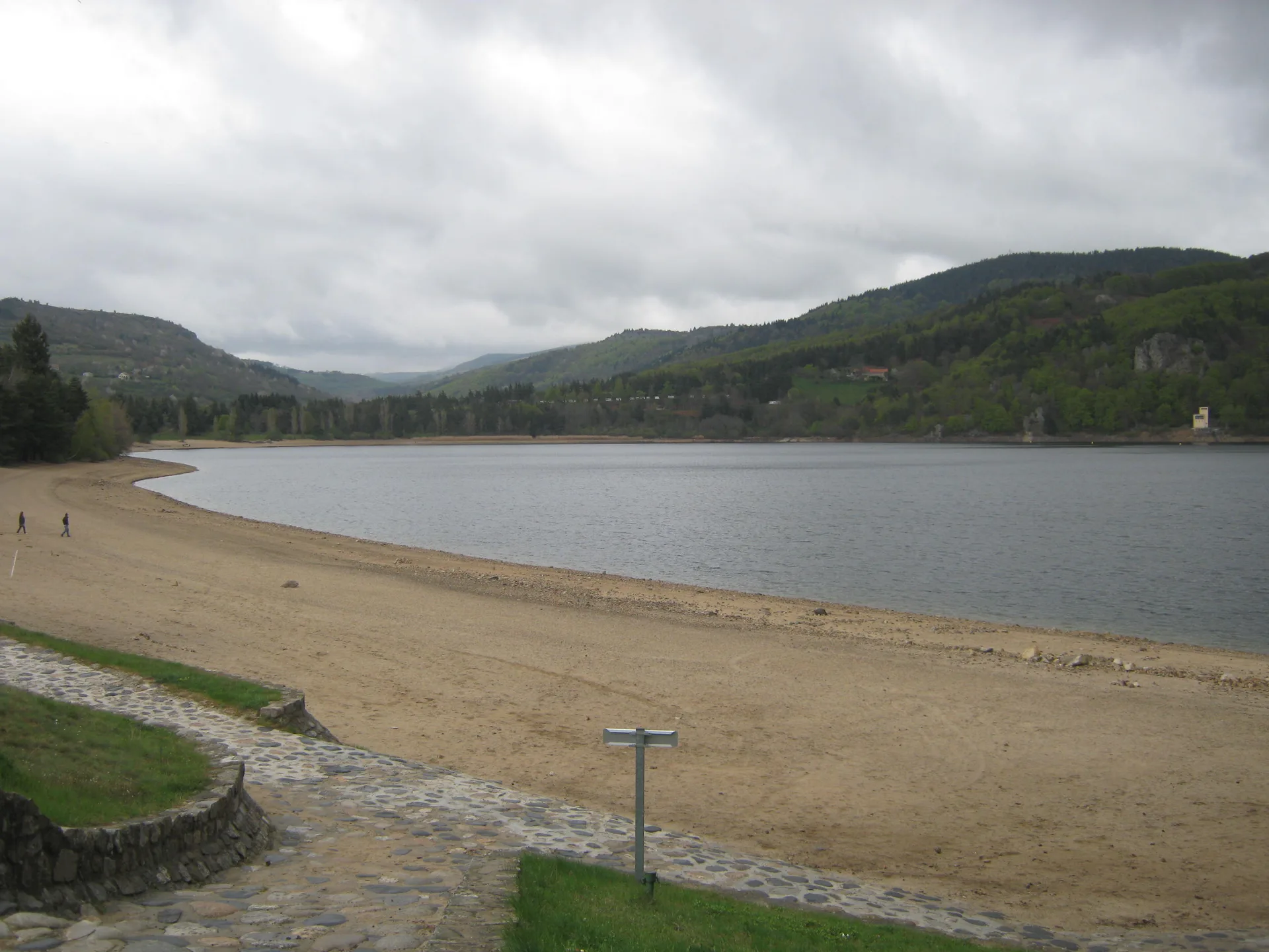 Lac d'Issarles à Le Lac-d'Issarlès — Sur le lac