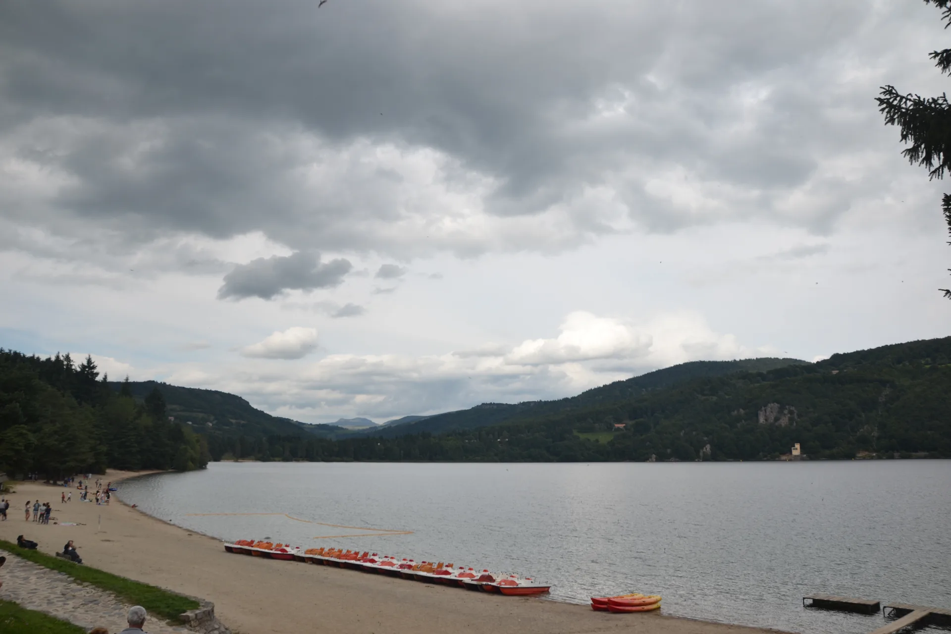 Lac d'Issarles à Le Lac-d'Issarlès — Sur le lac