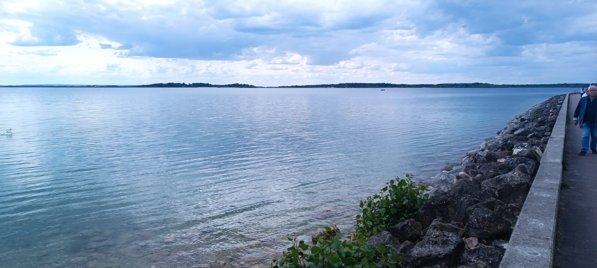 Lac d'Orient   Foret d'orient à Mesnil-Saint-Père — À 723 m du lac