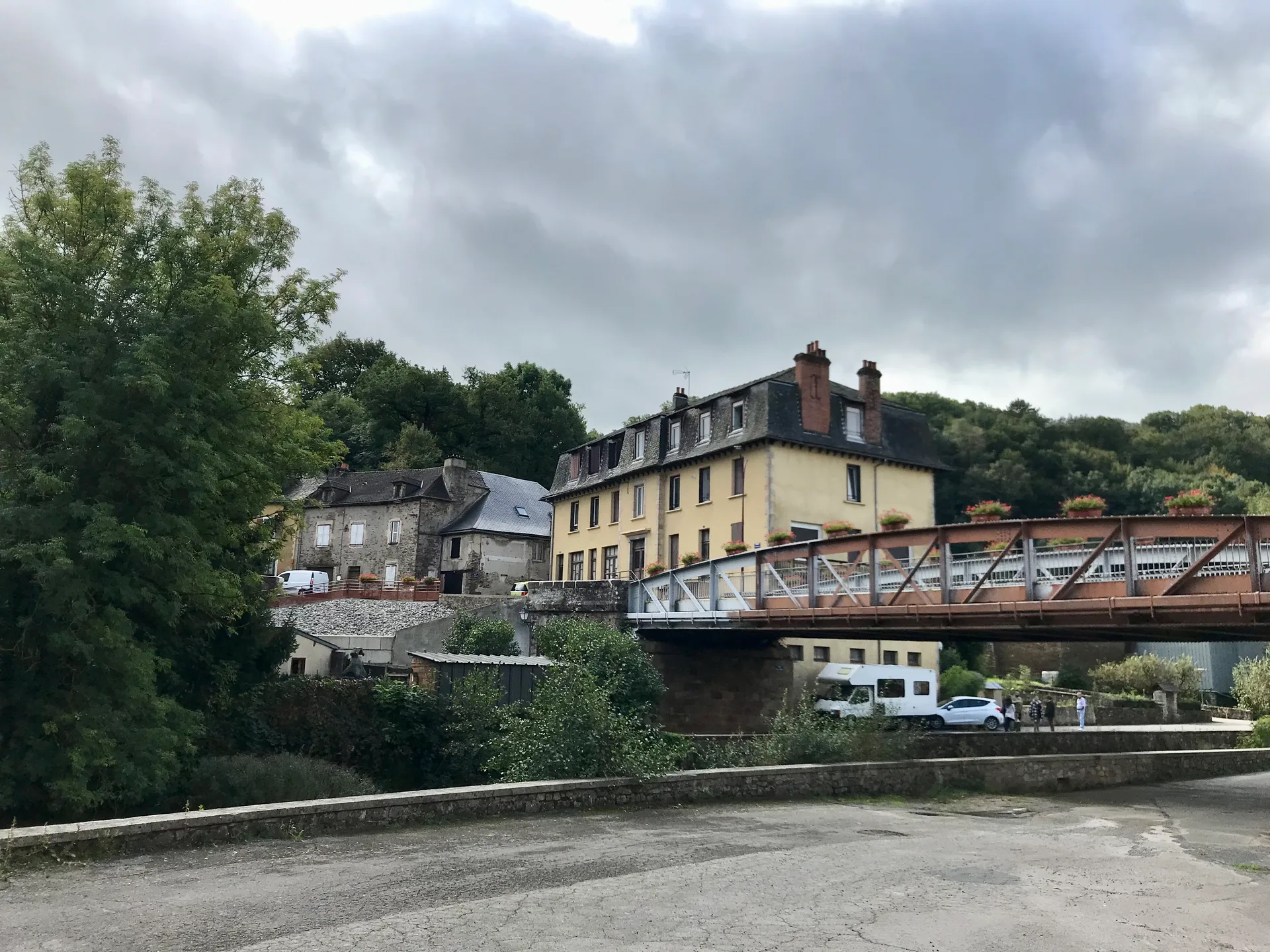 Lac de Bages à Pont-de-Salars — À 1,3 km du lac
