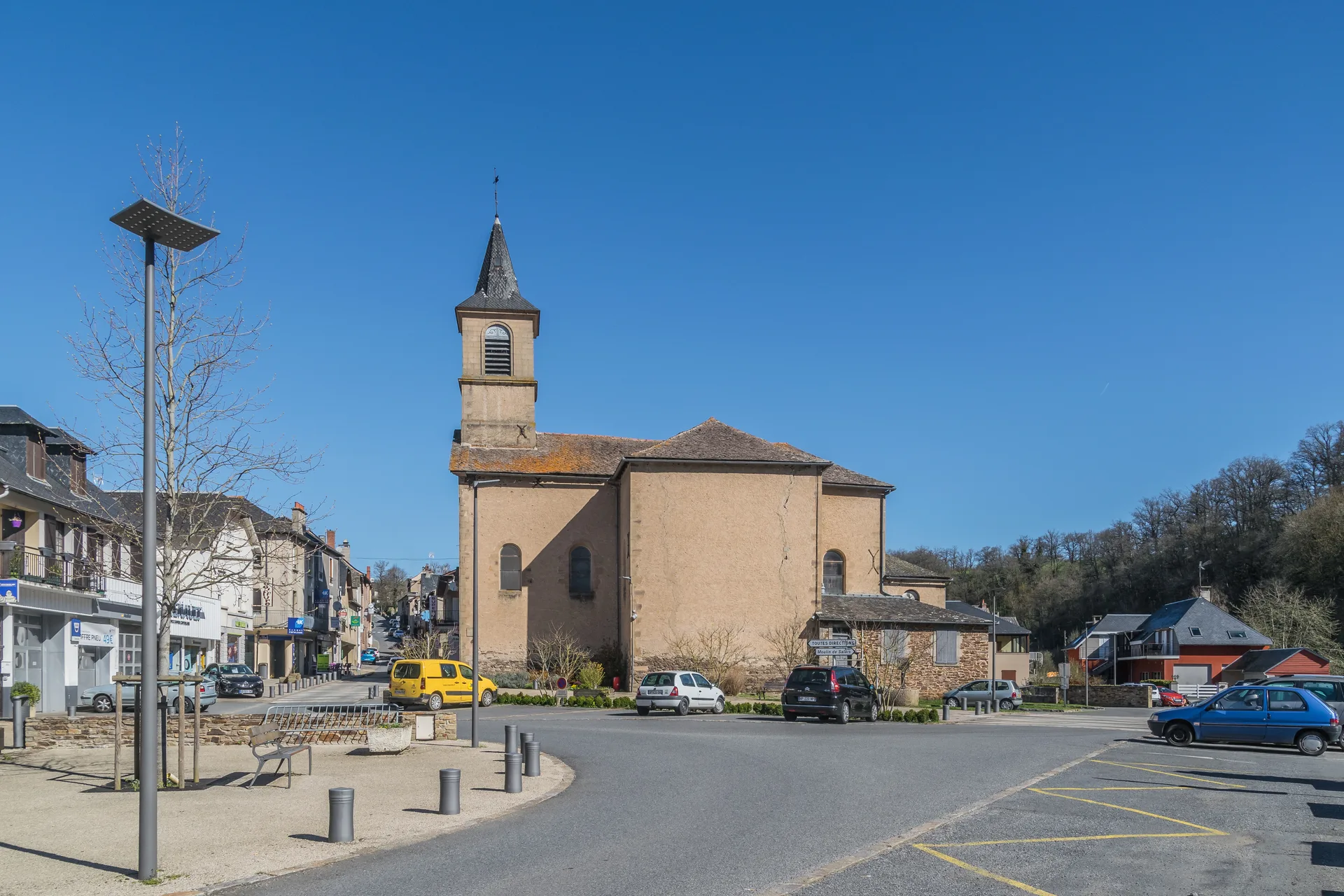 Lac de Bages à Pont-de-Salars — À 1,4 km du lac