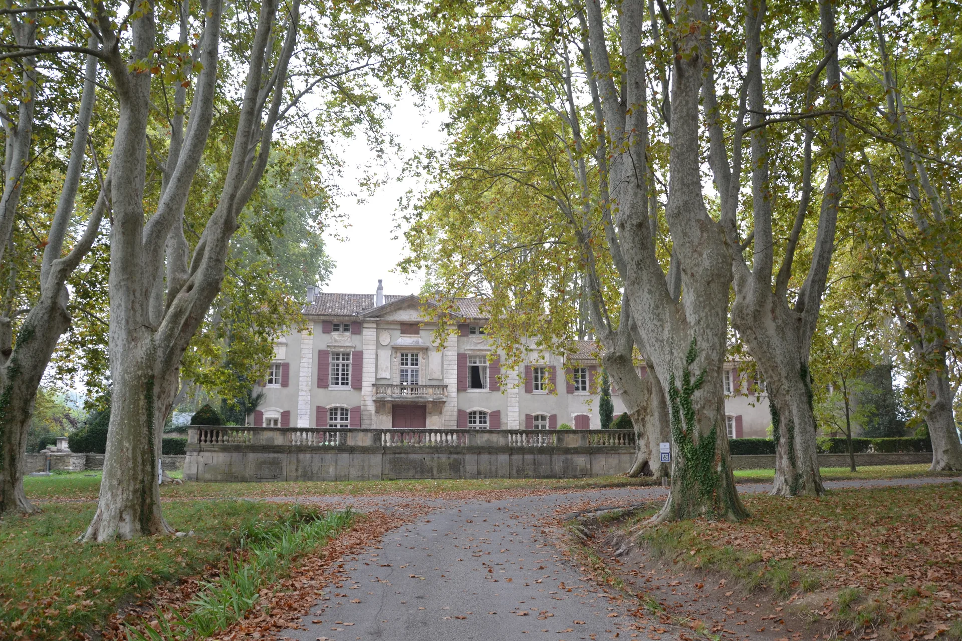 Lac de Barreau à Saint-Rémy-de-Provence — À 2,4 km du lac