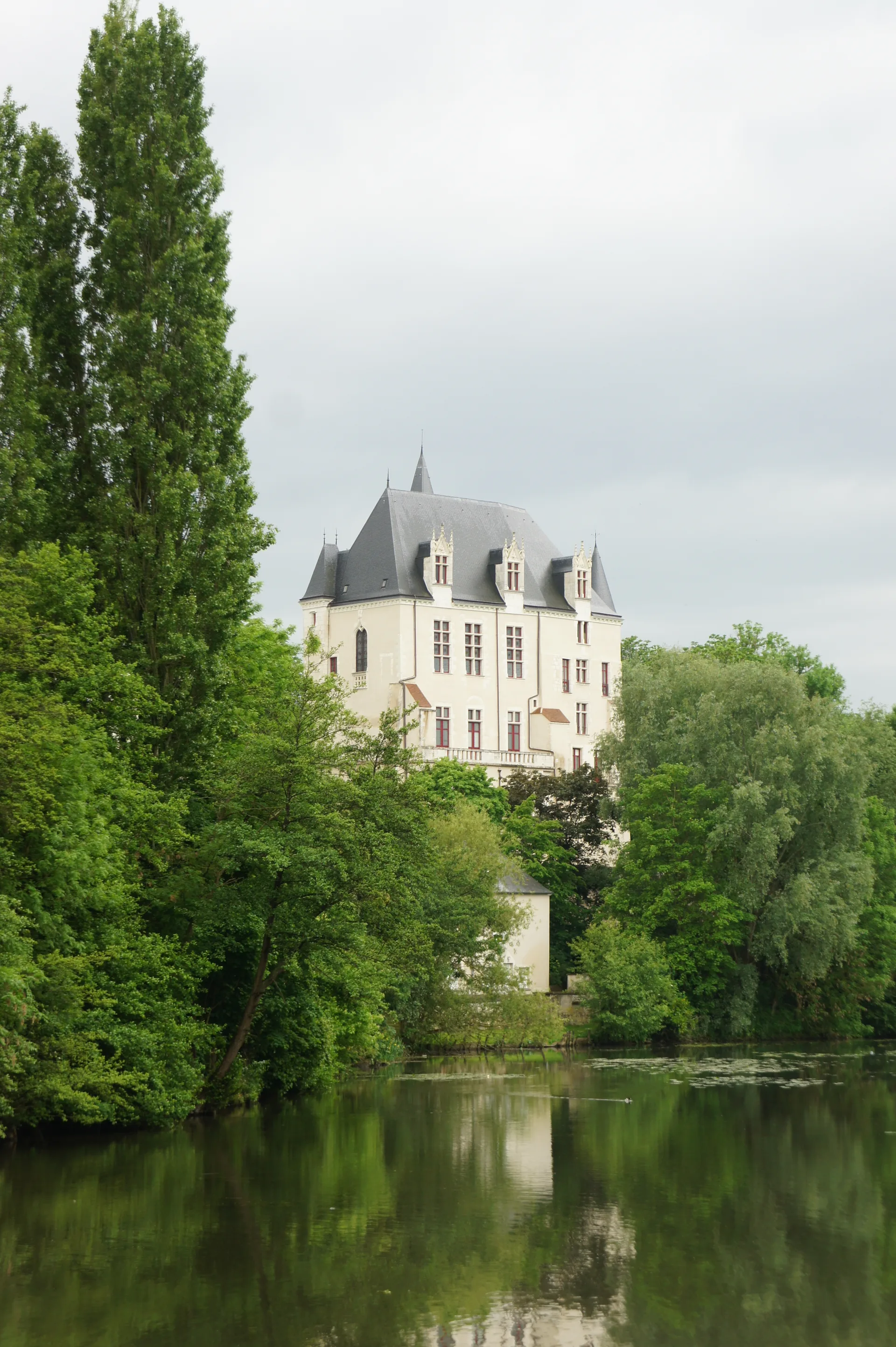 Lac de Belle Ile à Châteauroux — À 1,3 km du lac