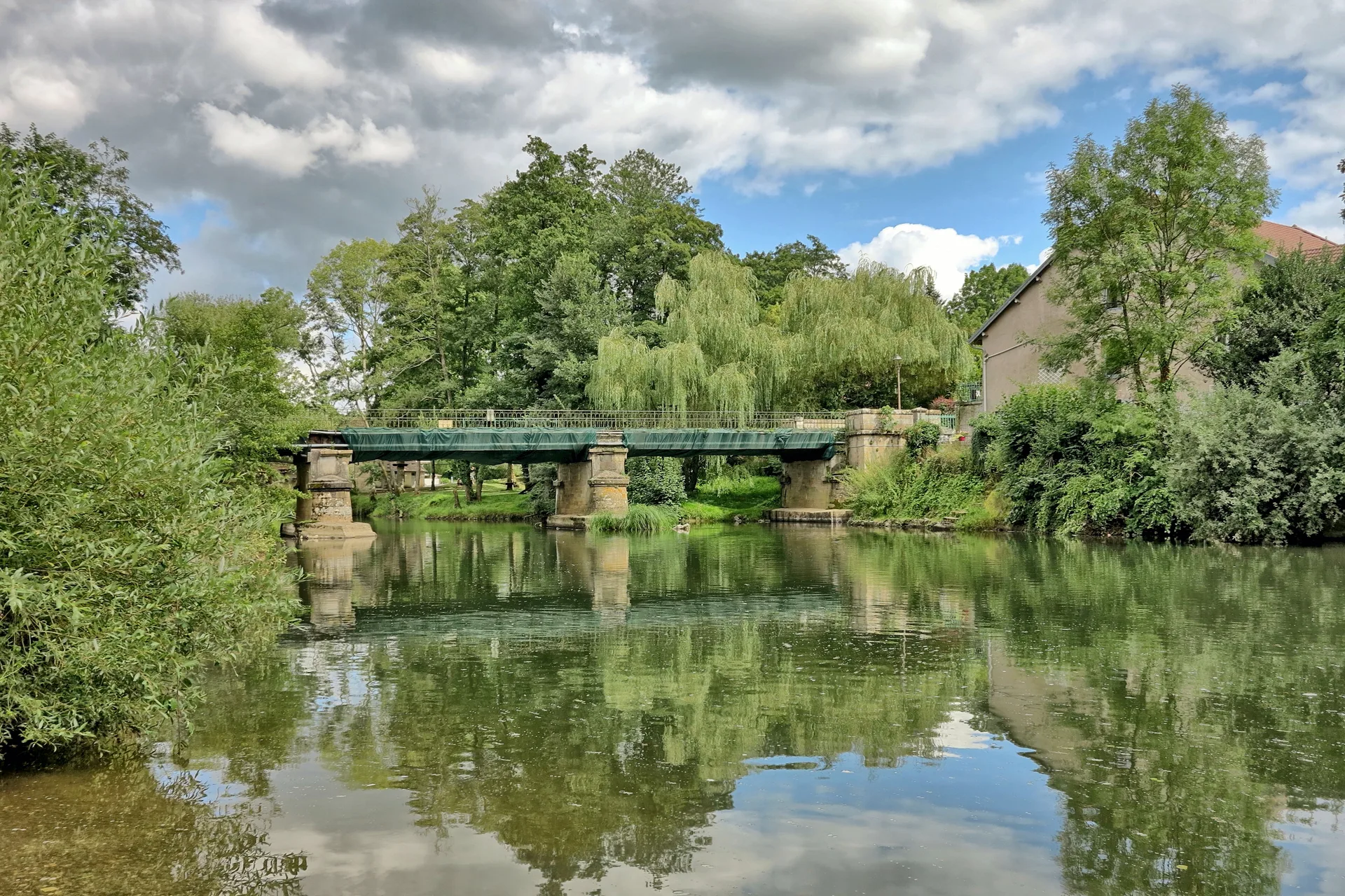 Lac de Bonnal à Pont-sur-l'Ognon — À 1,8 km du lac