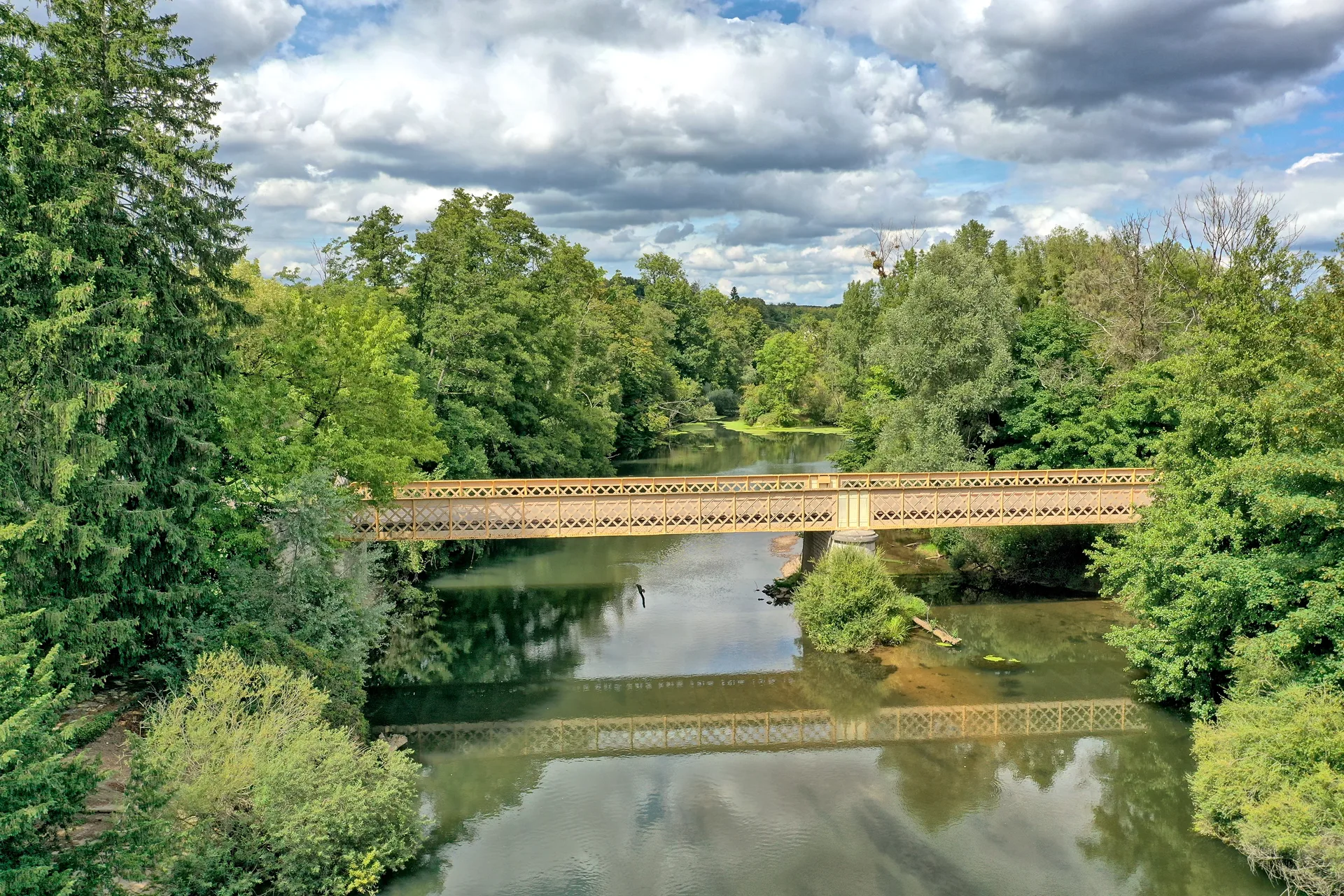 Lac de Bonnal à Pont-sur-l'Ognon — À 4,0 km du lac