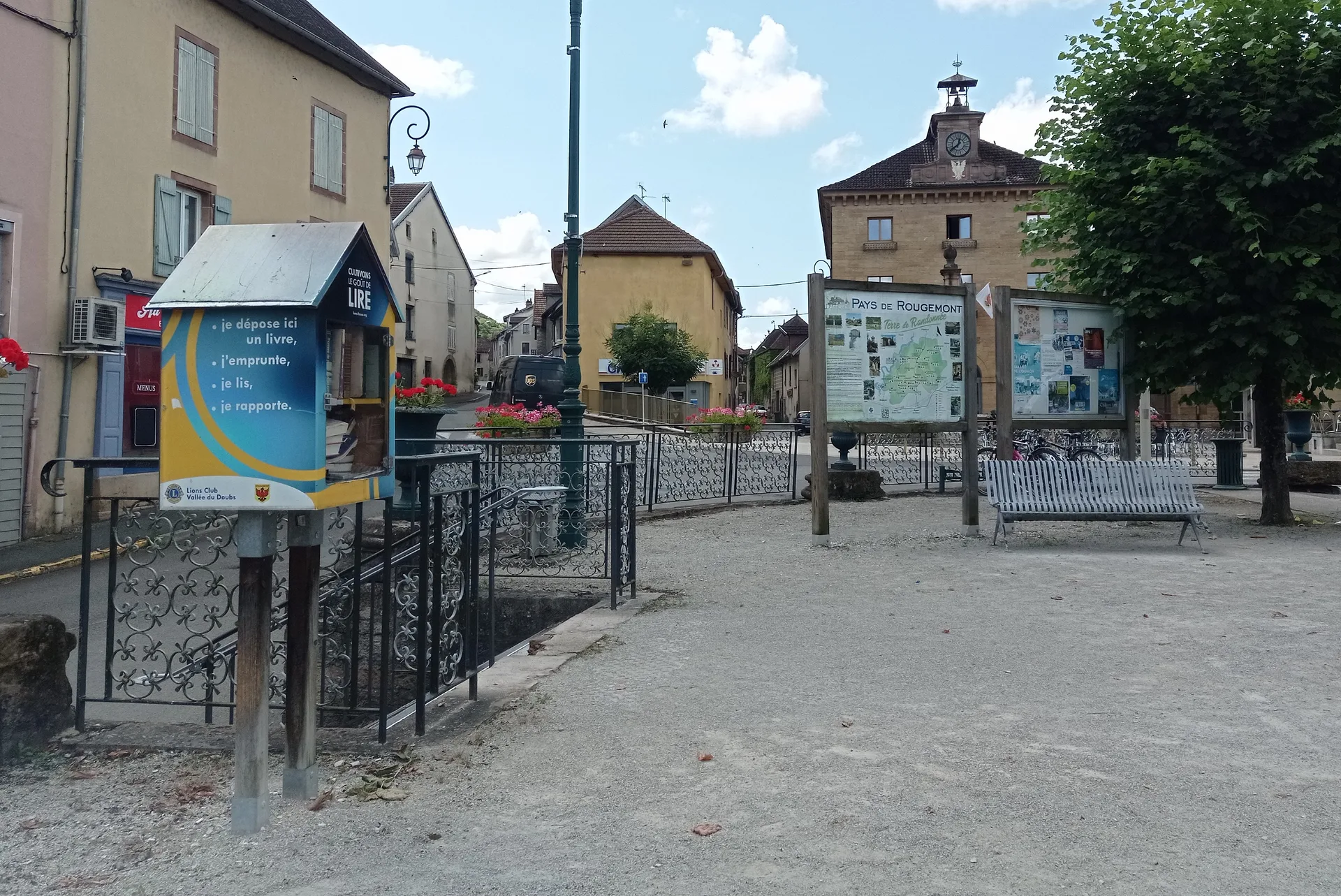 Lac de Bonnal à Pont-sur-l'Ognon — À 4,6 km du lac