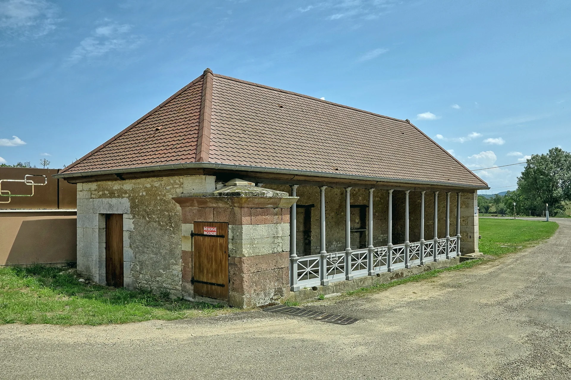 Lac de Bonnal à Pont-sur-l'Ognon — À 4,7 km du lac