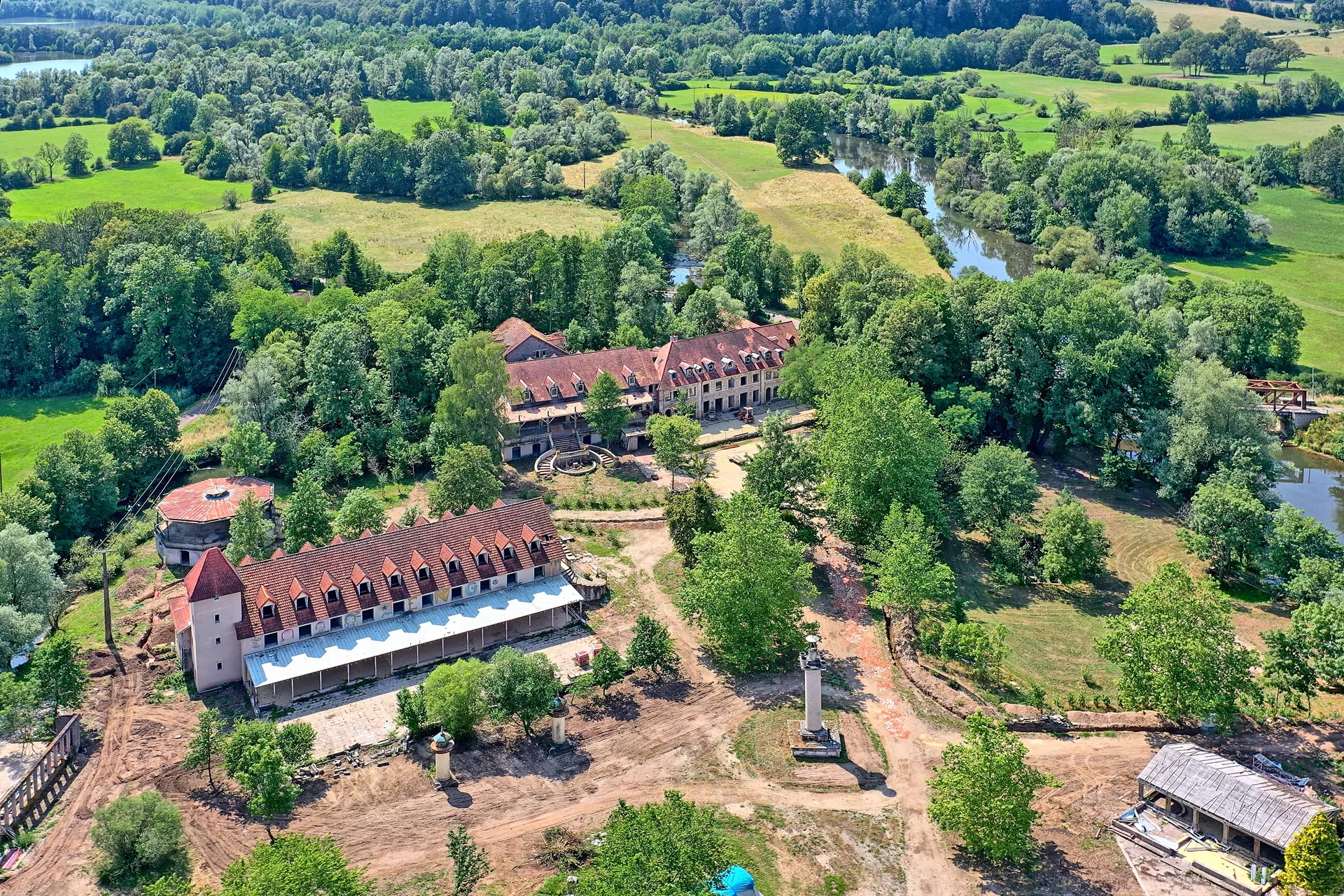 Lac de Bonnal à Pont-sur-l'Ognon — À 1,1 km du lac