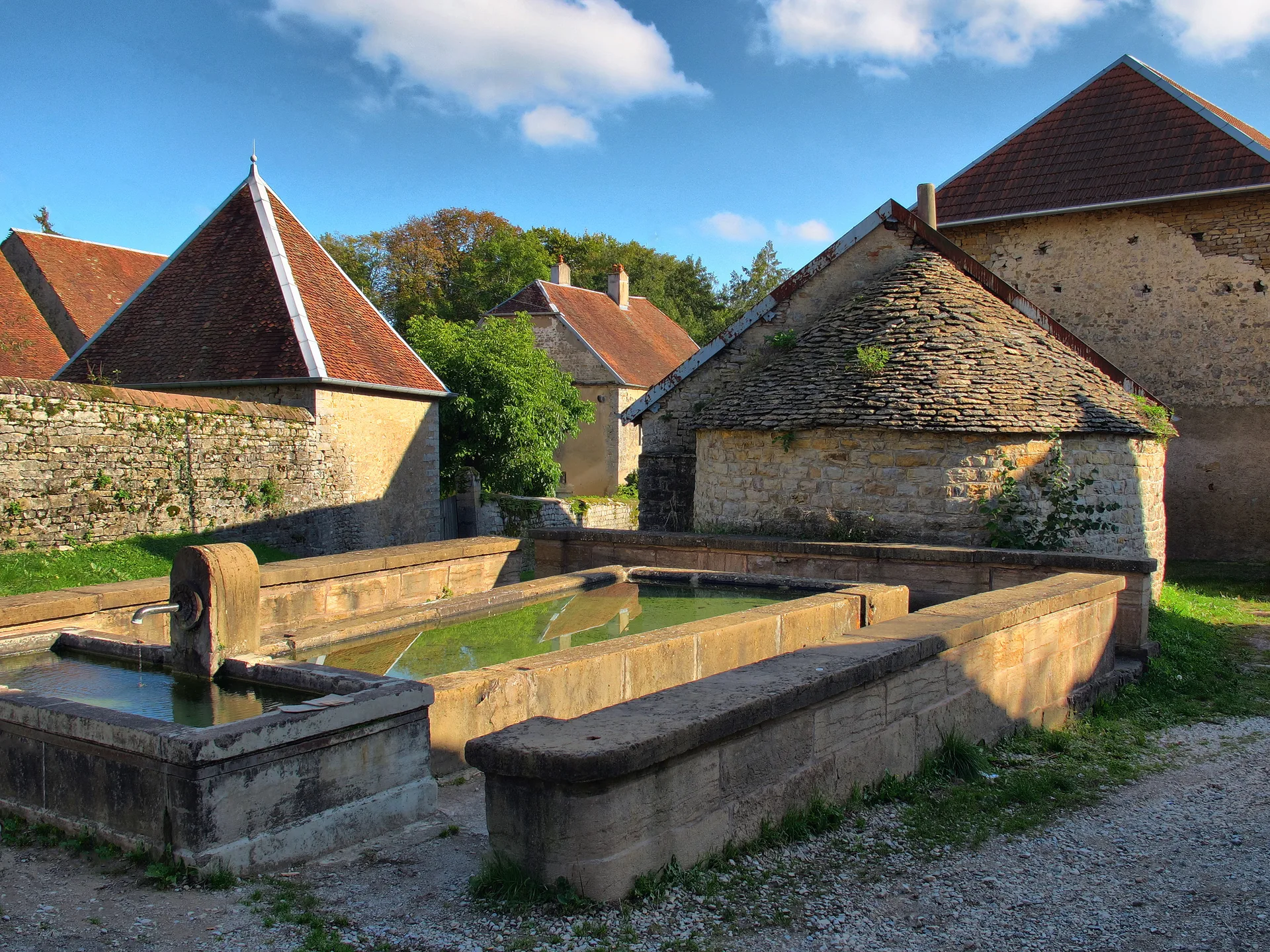 Lac de Bonnal à Pont-sur-l'Ognon — À 4,9 km du lac
