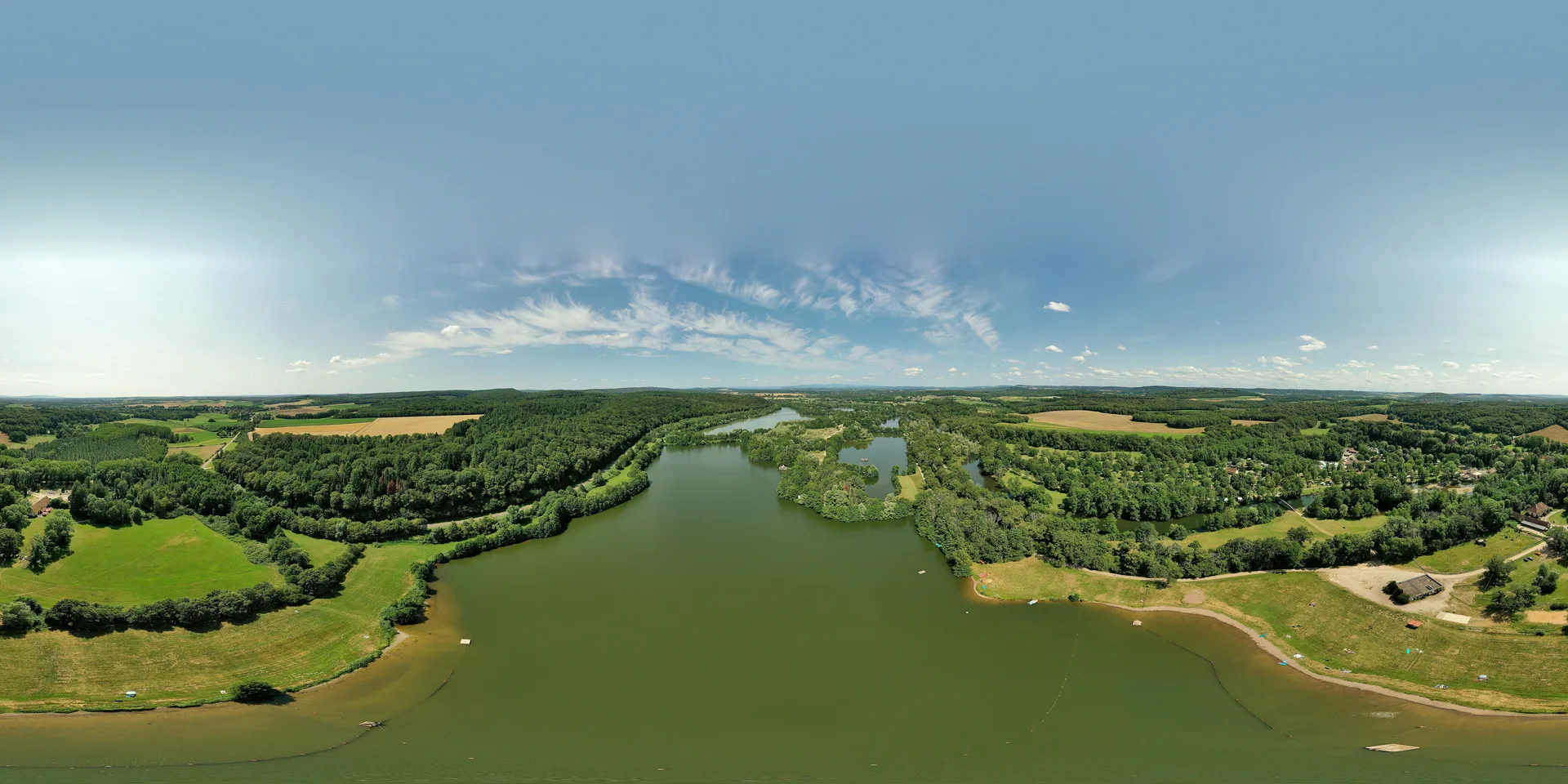 Lac de Bonnal à Pont-sur-l'Ognon — À 1,4 km du lac