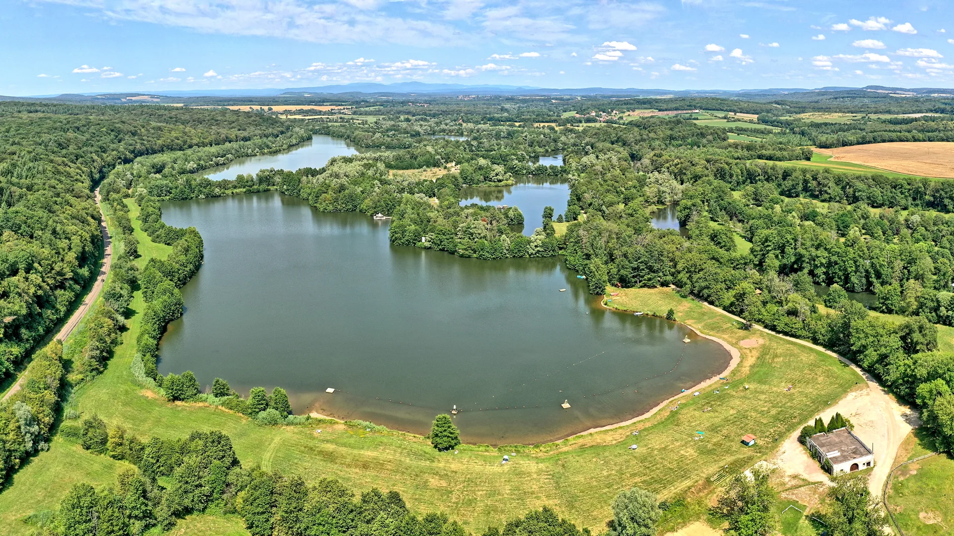 Lac de Bonnal à Pont-sur-l'Ognon — À 1,6 km du lac