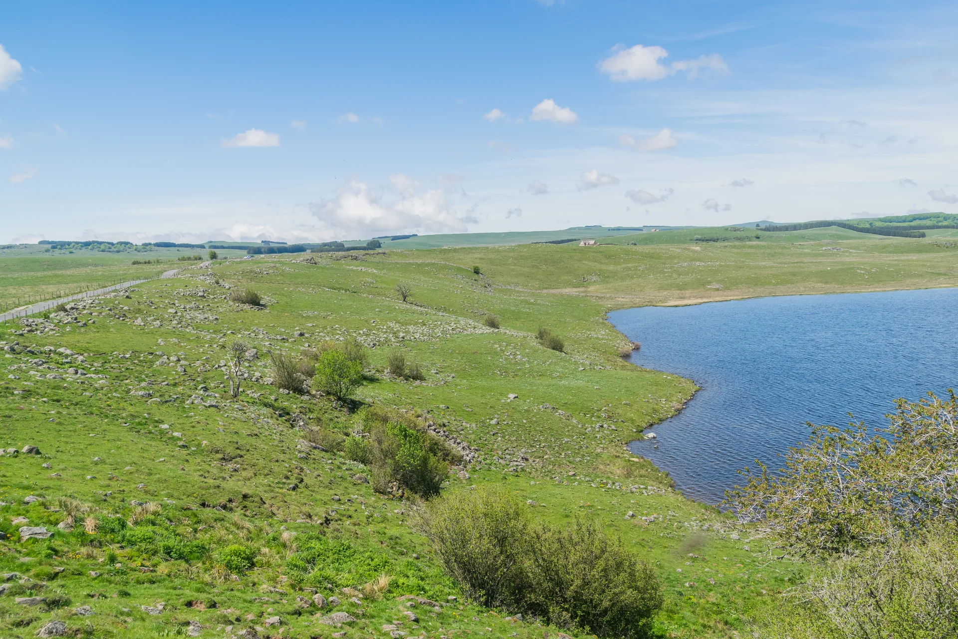 Lac de Born à Marchastel — À 1,6 km du lac