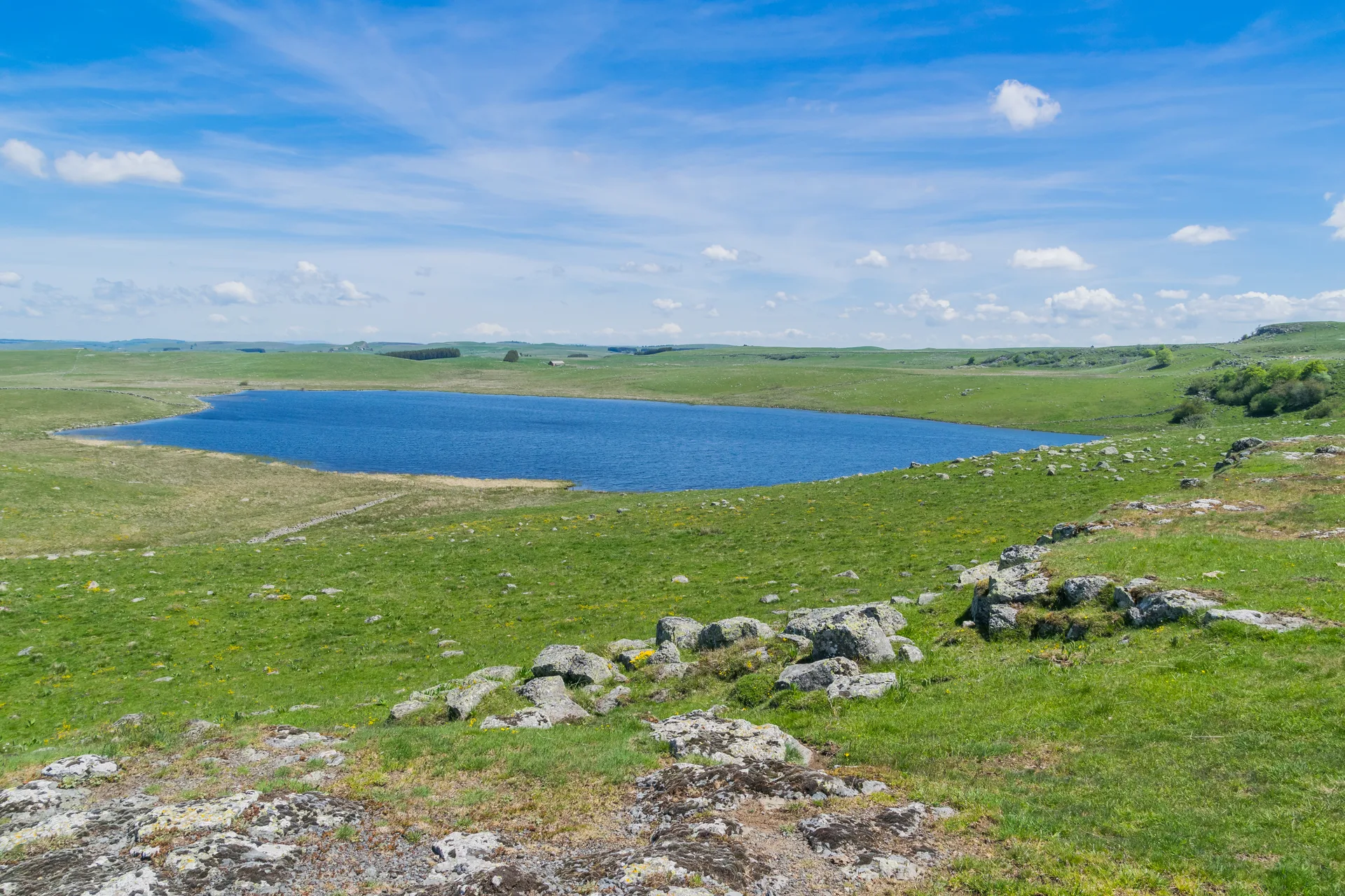 Lac de Born à Marchastel — À 1,6 km du lac