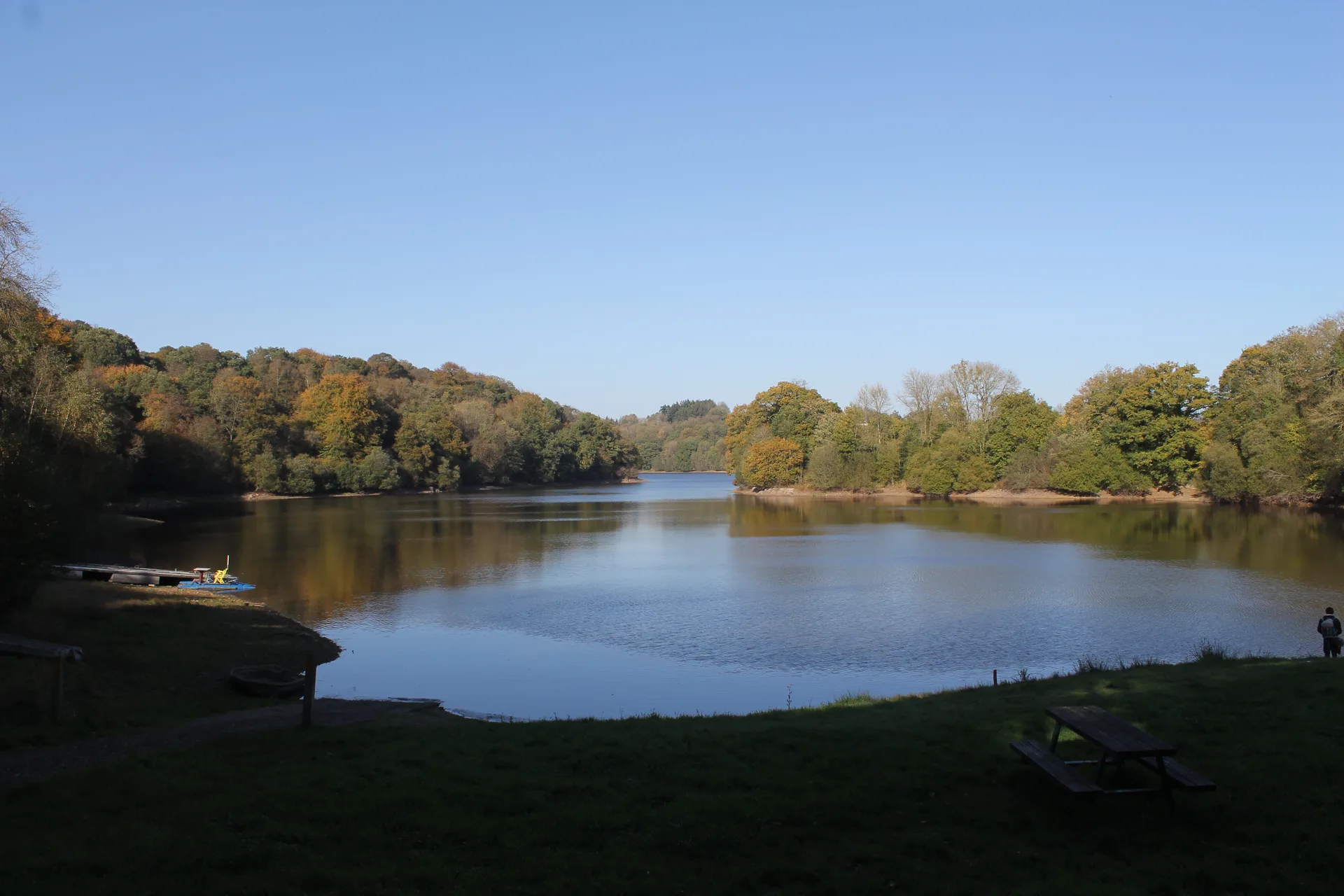Lac de Bosmeleac à Allineuc — À 225 m du lac