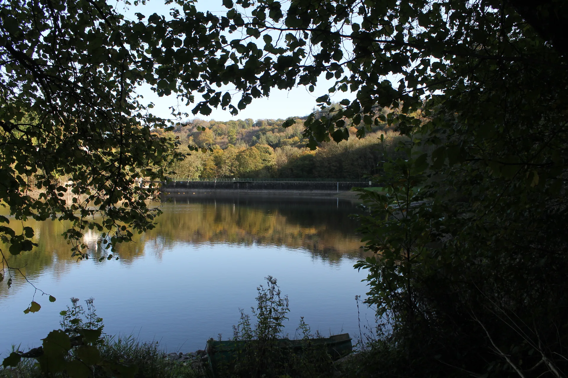 Lac de Bosmeleac à Allineuc — Sur le lac