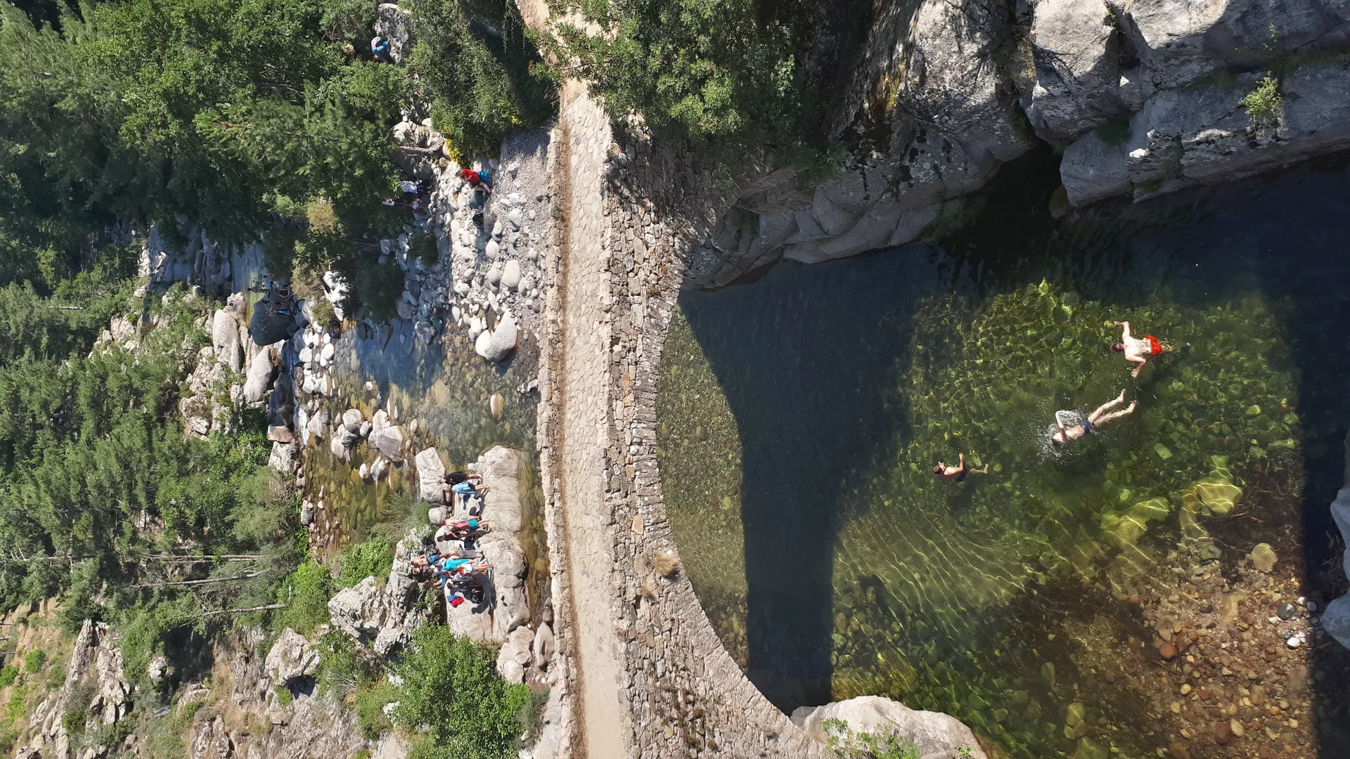 Lac de Calacuccia à Calacuccia — À 2,6 km du lac