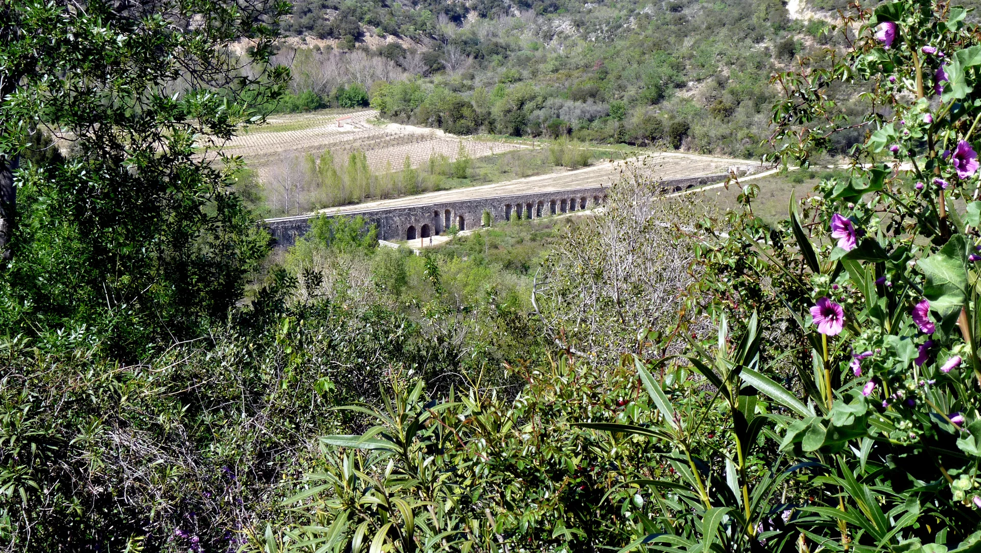 Lac de Caramany à Caramany — À 4,4 km du lac