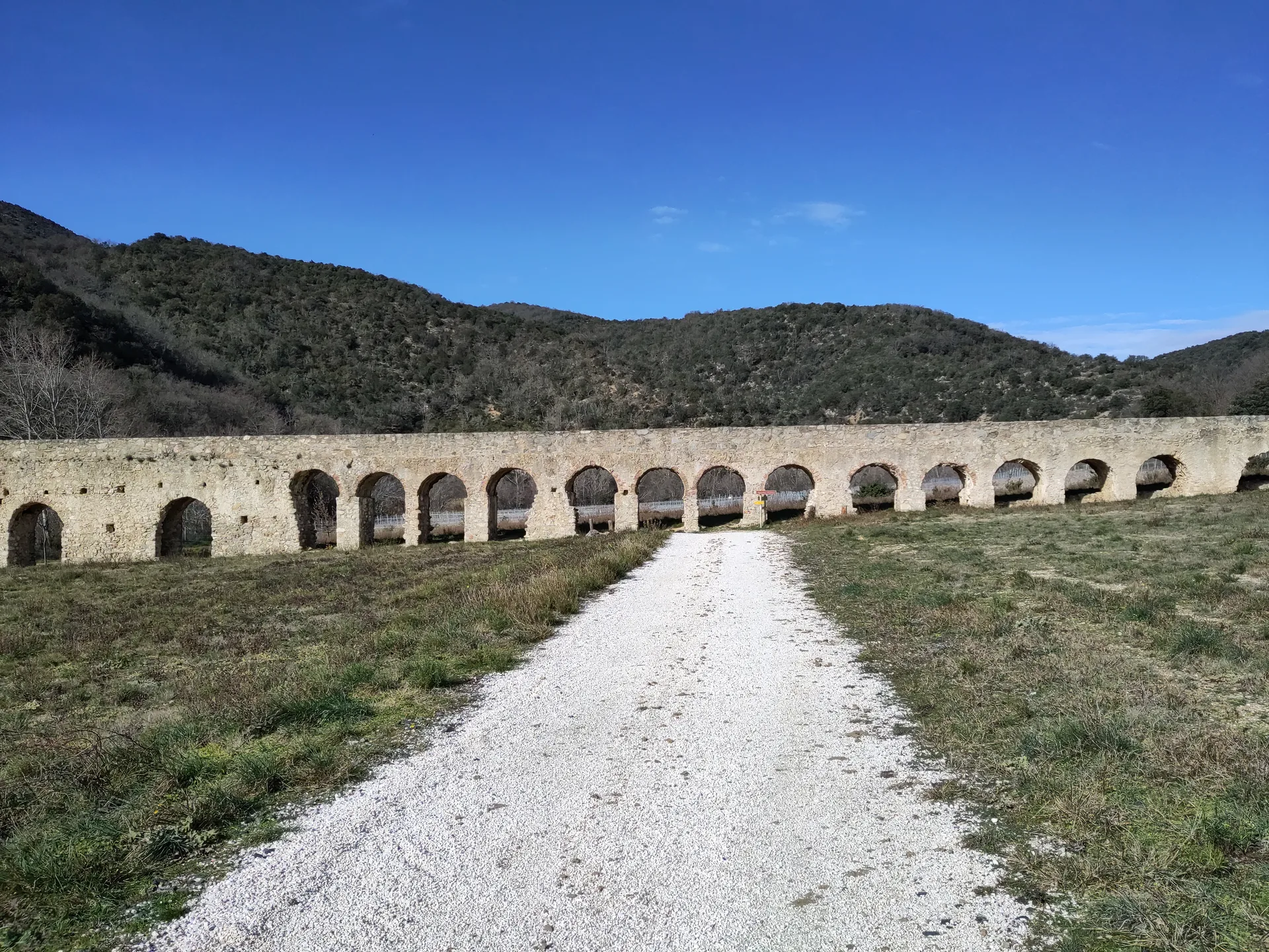 Lac de Caramany à Caramany — À 4,4 km du lac