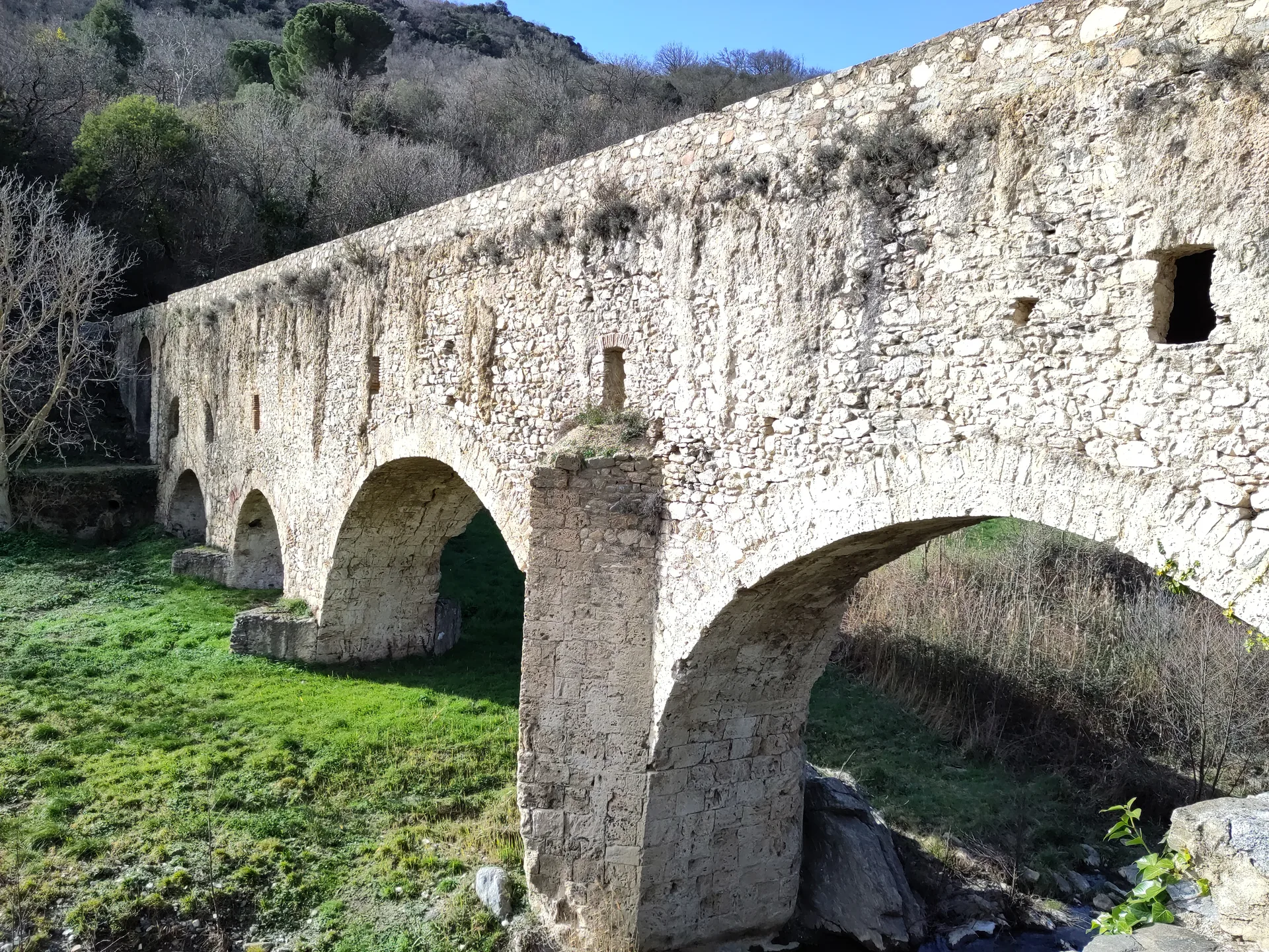 Lac de Caramany à Caramany — À 4,5 km du lac