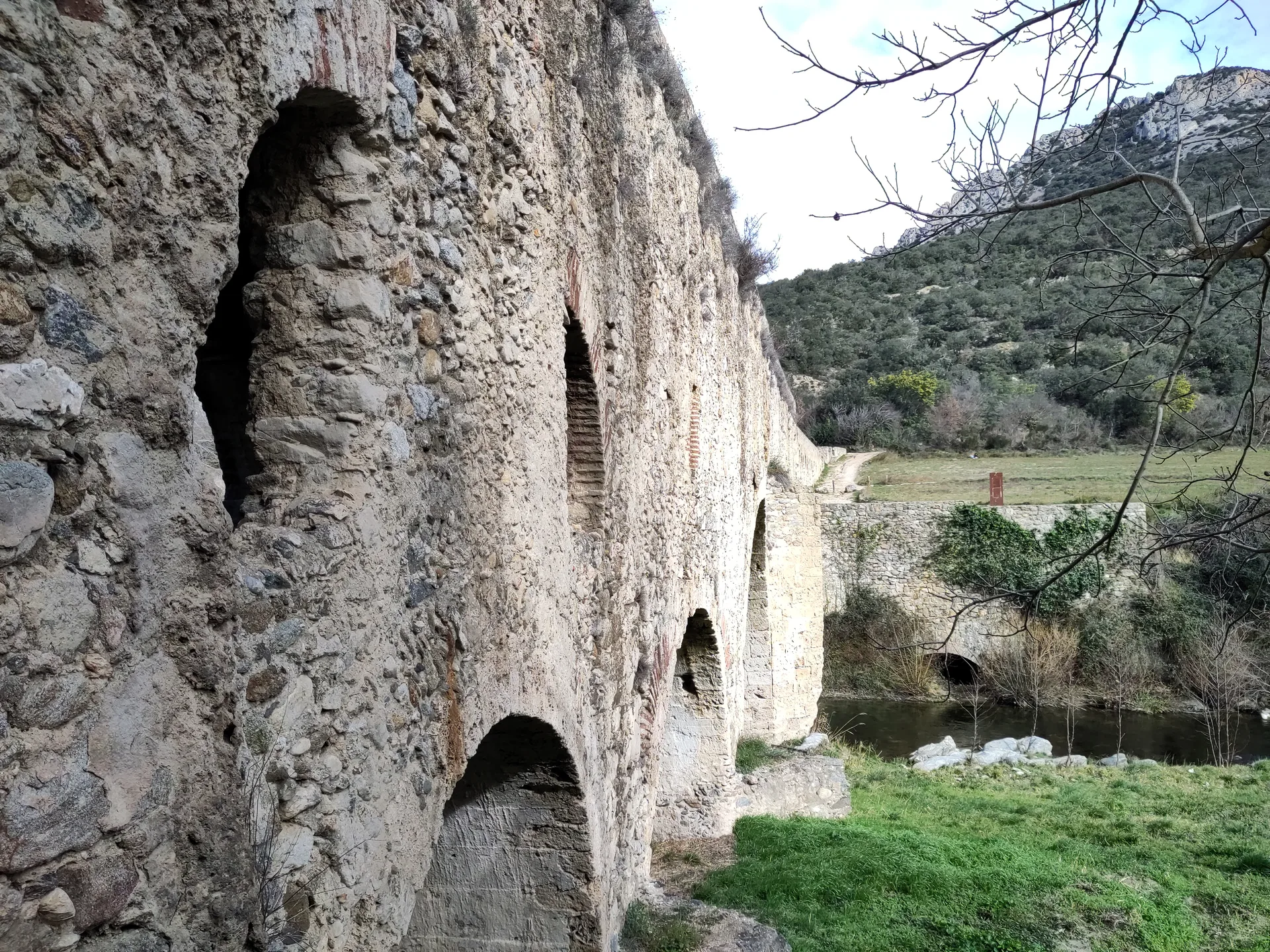 Lac de Caramany à Caramany — À 4,5 km du lac