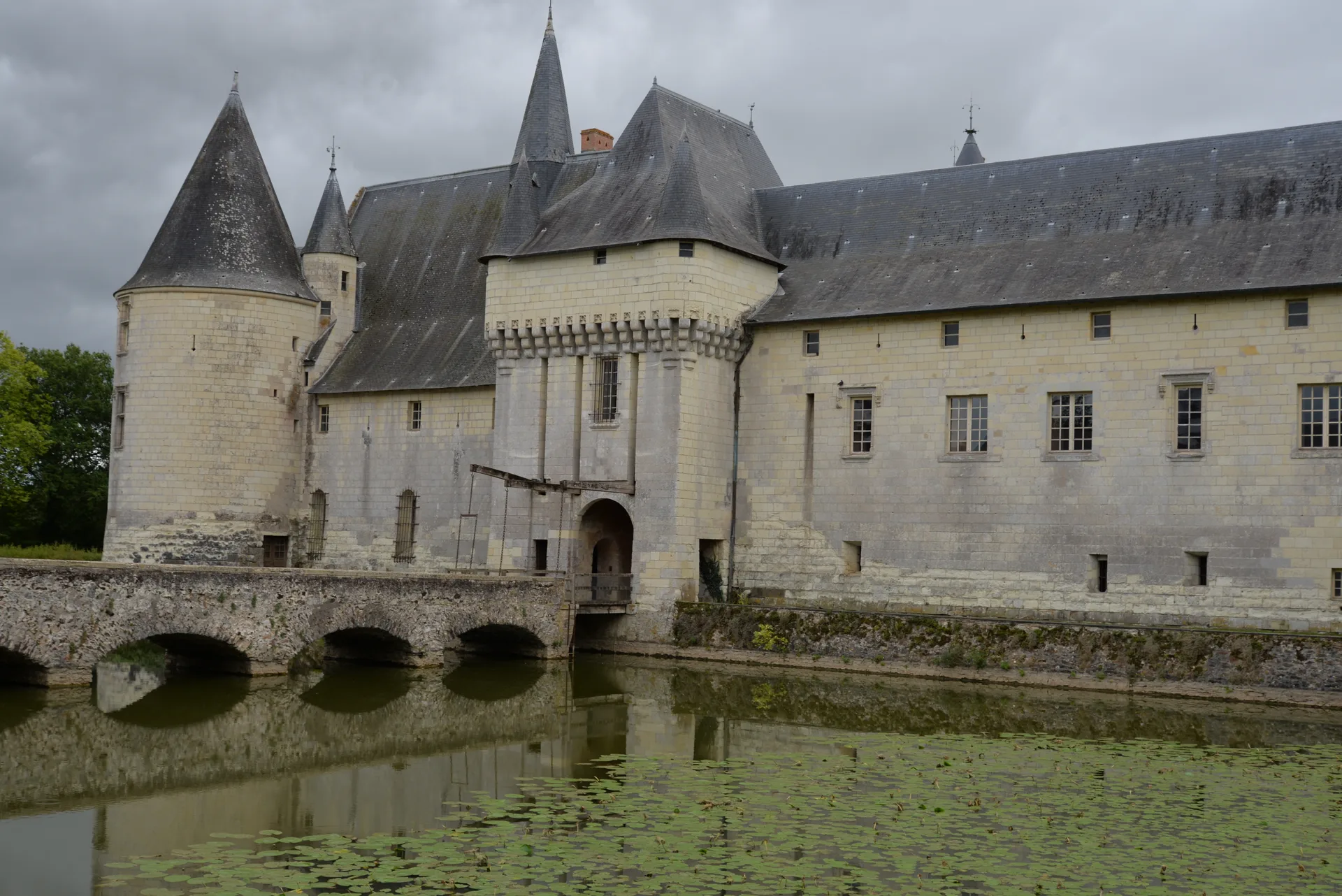 Lac de Carpatrophy à Cheffes — À 2,7 km du lac