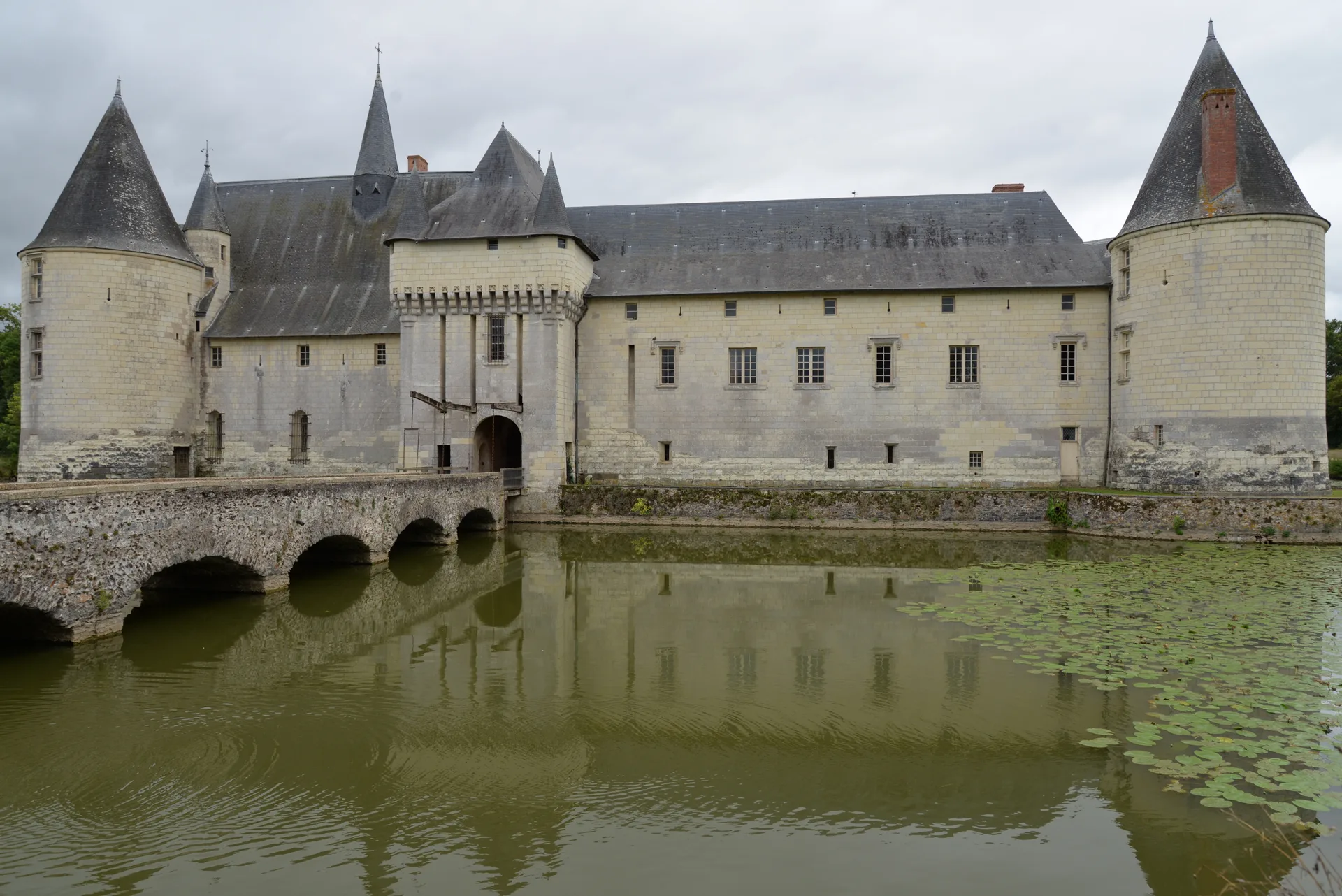Lac de Carpatrophy à Cheffes — À 2,7 km du lac