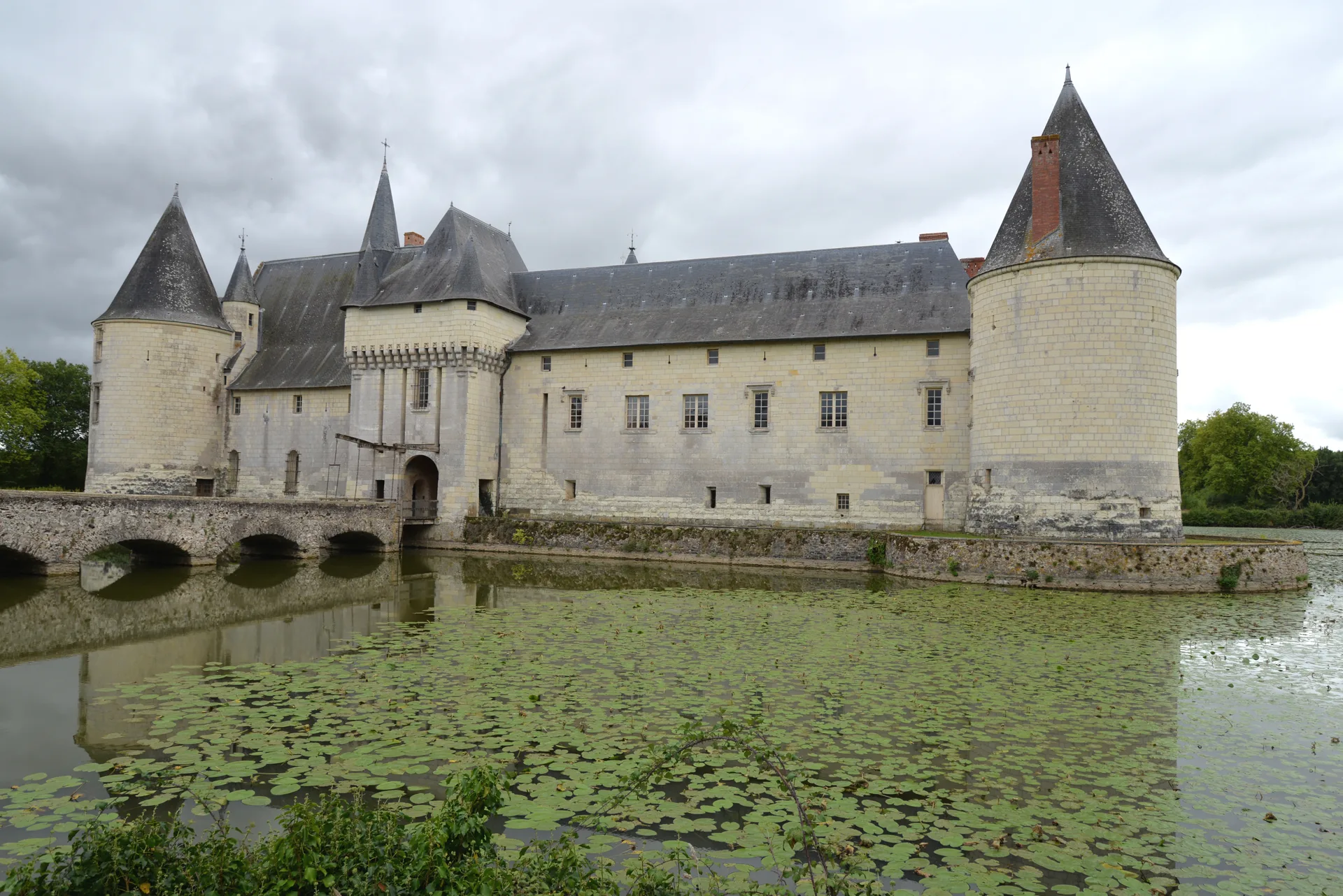 Lac de Carpatrophy à Cheffes — À 2,7 km du lac