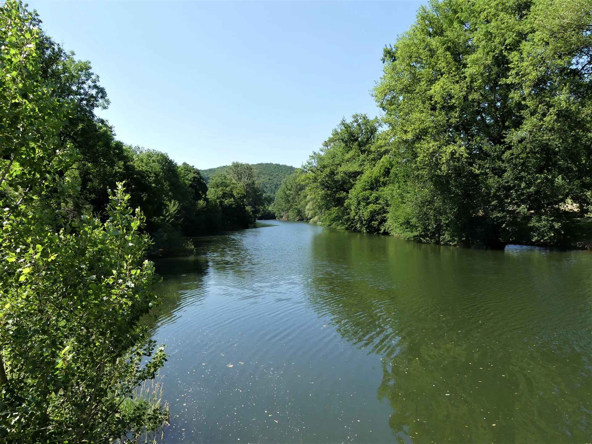 Lac de Castelnau Lassouts à Sainte-Eulalie-d'Olt — À 2,2 km du lac