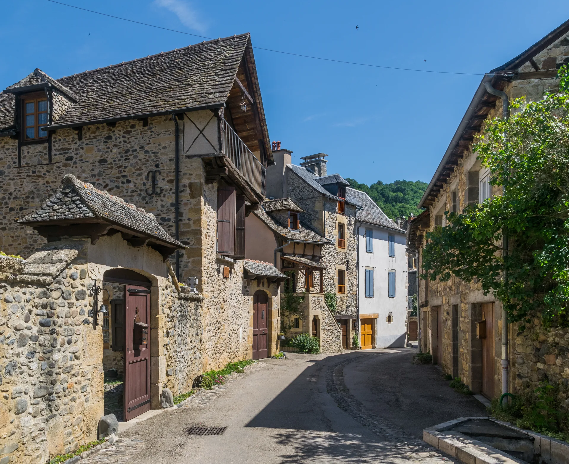 Lac de Castelnau Lassouts à Sainte-Eulalie-d'Olt — À 2,3 km du lac