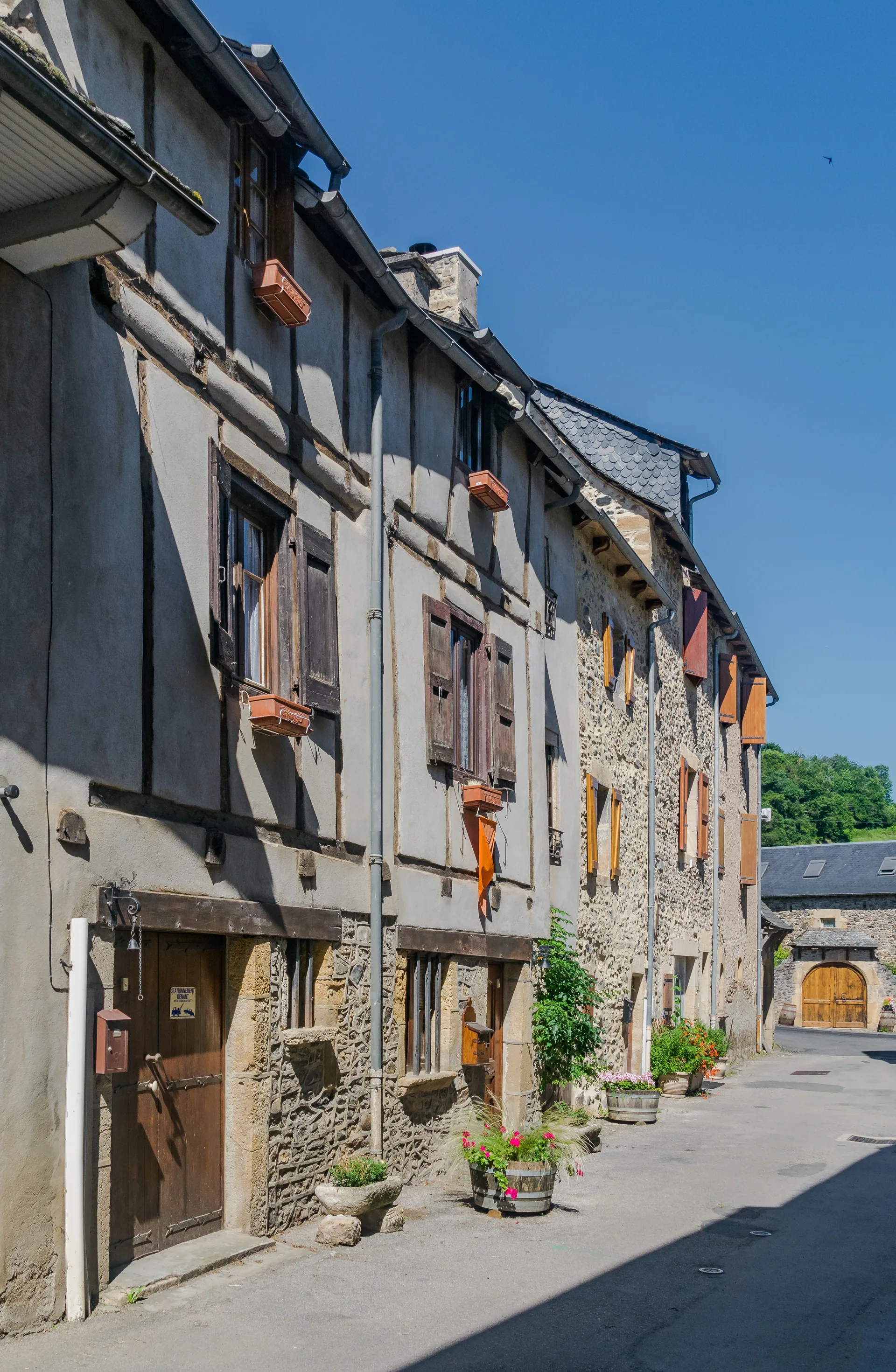 Lac de Castelnau Lassouts à Sainte-Eulalie-d'Olt — À 2,2 km du lac