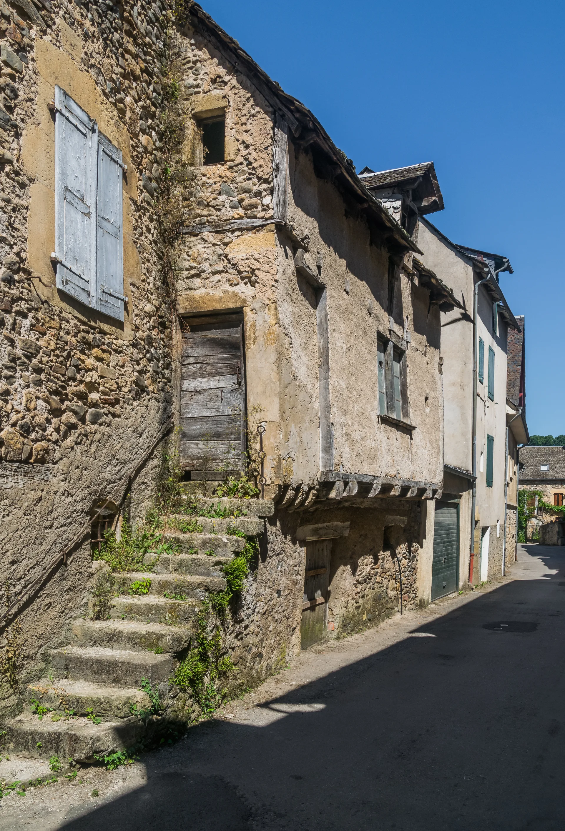 Lac de Castelnau Lassouts à Sainte-Eulalie-d'Olt — À 2,2 km du lac