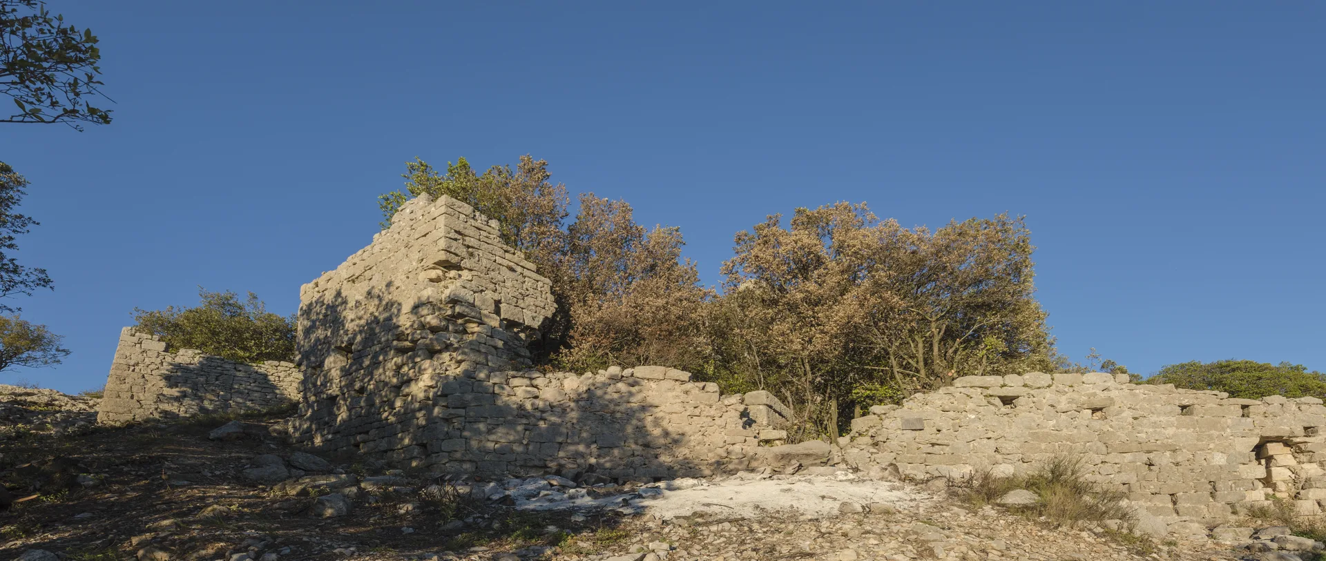 Lac de Ceceles à Saint-Mathieu-de-Tréviers — À 4,1 km du lac