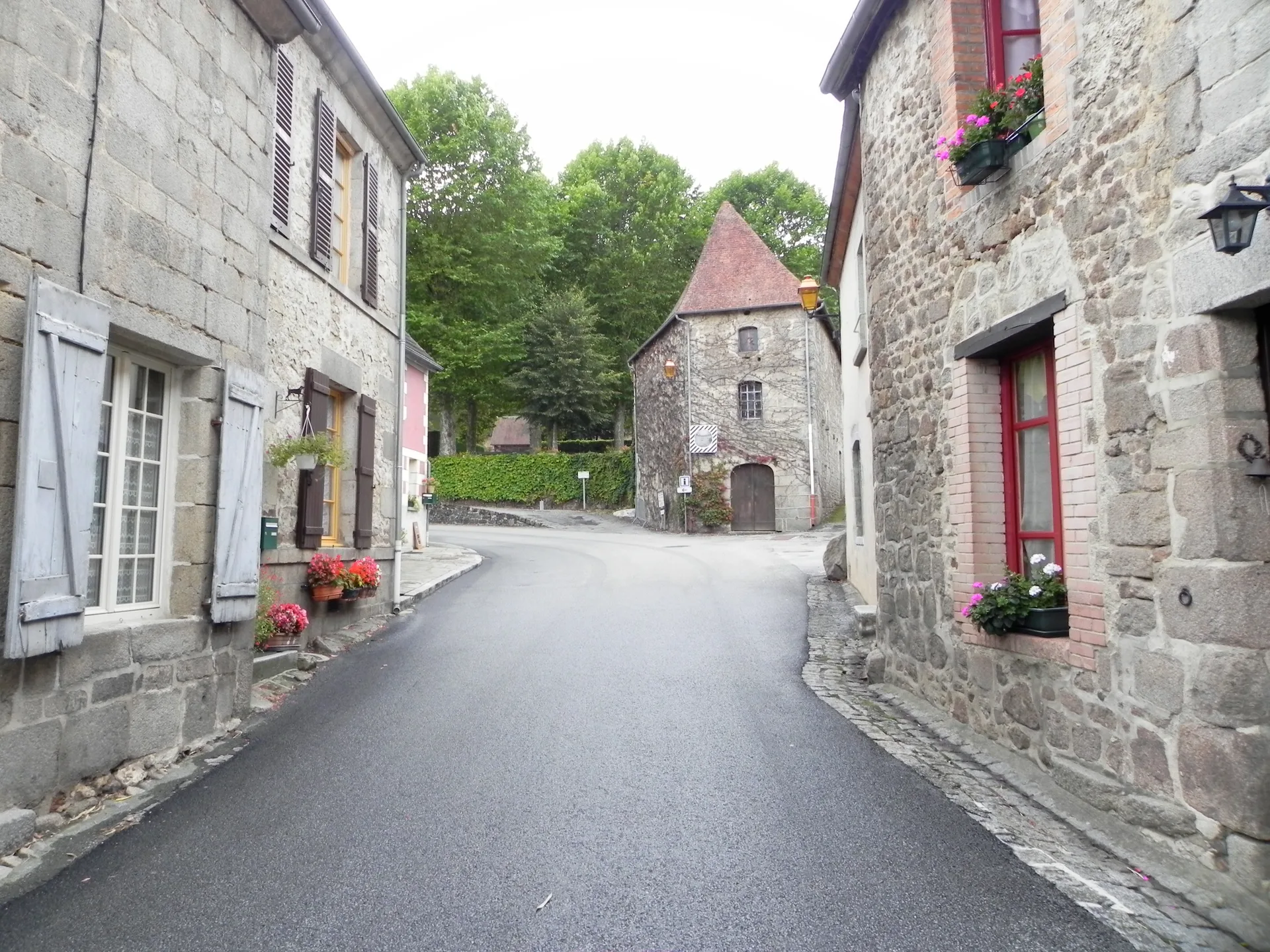 Lac de Chantegrelle à Ahun — À 2,6 km du lac