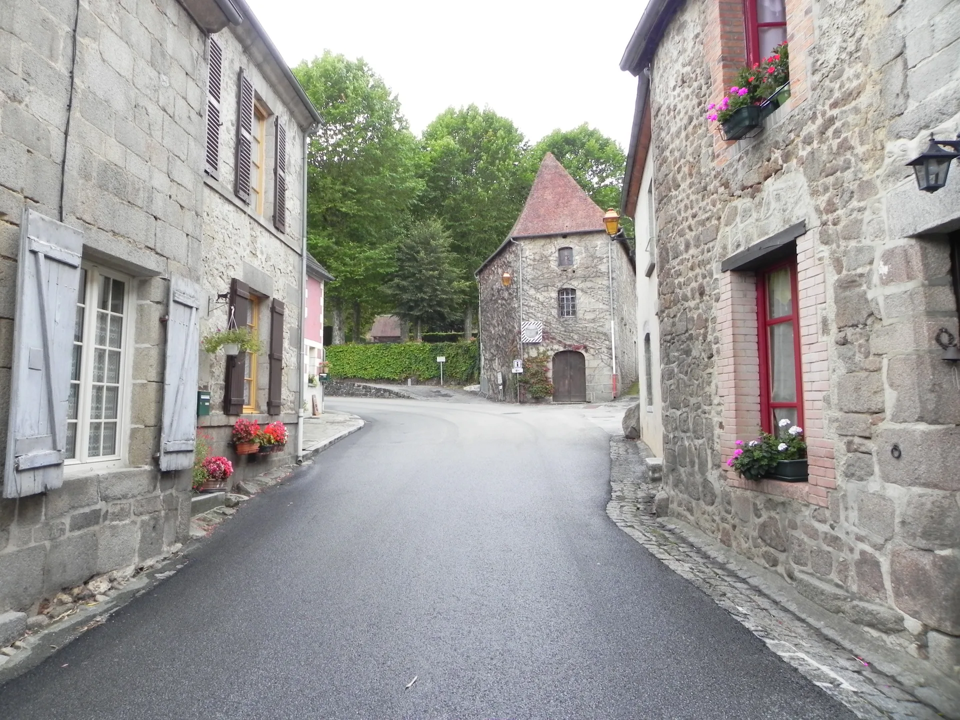 Lac de Chantegrelle à Ahun — À 2,6 km du lac